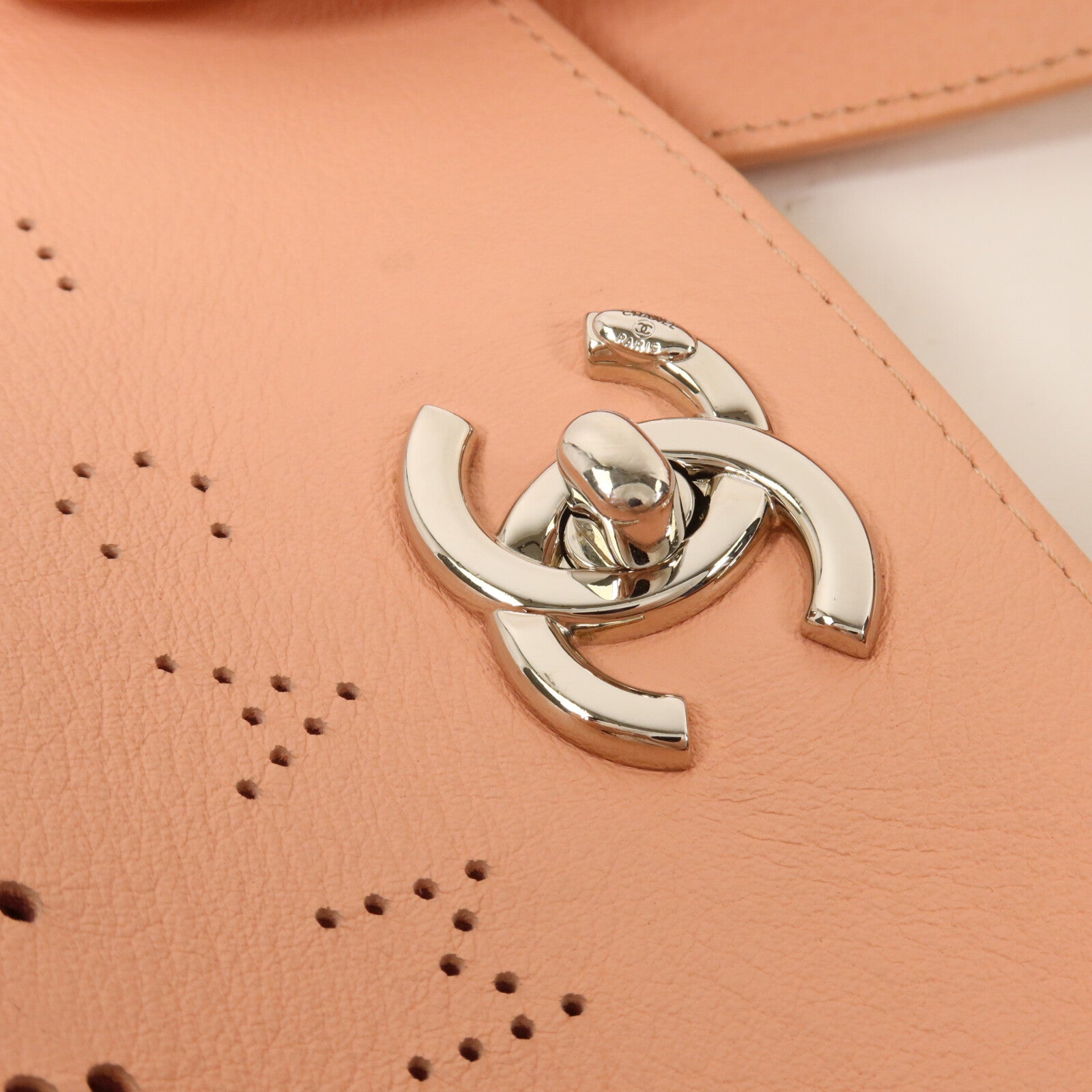 CHANEL 牛皮皮革Logo Eyelets Perforated Tote鏈帶手挽肩背兩用袋