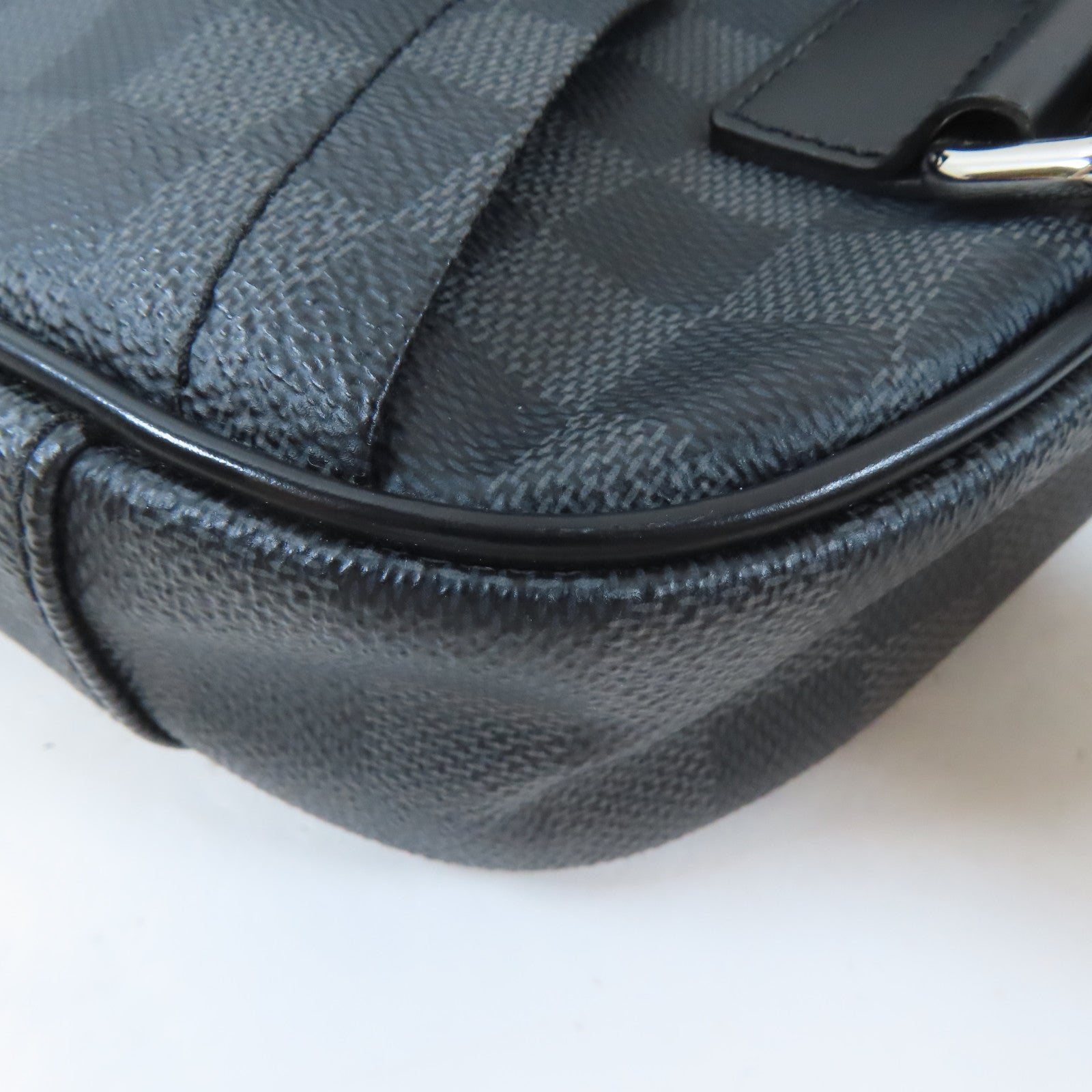 LOUIS VUITTON Damier Graphite Ambler Waist Bag銀扣腰包黑色