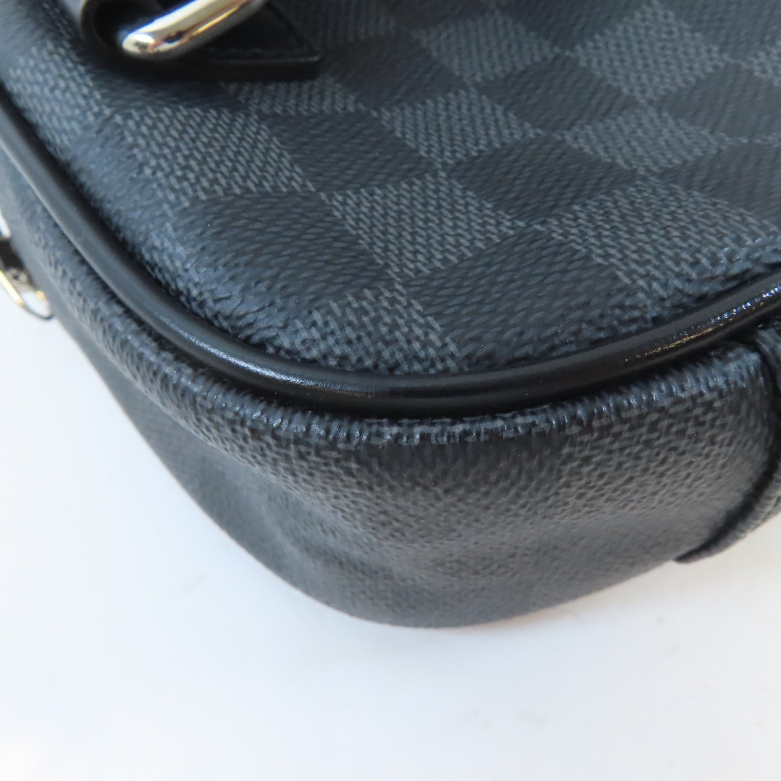 LOUIS VUITTON Damier Graphite Ambler Waist Bag銀扣腰包黑色