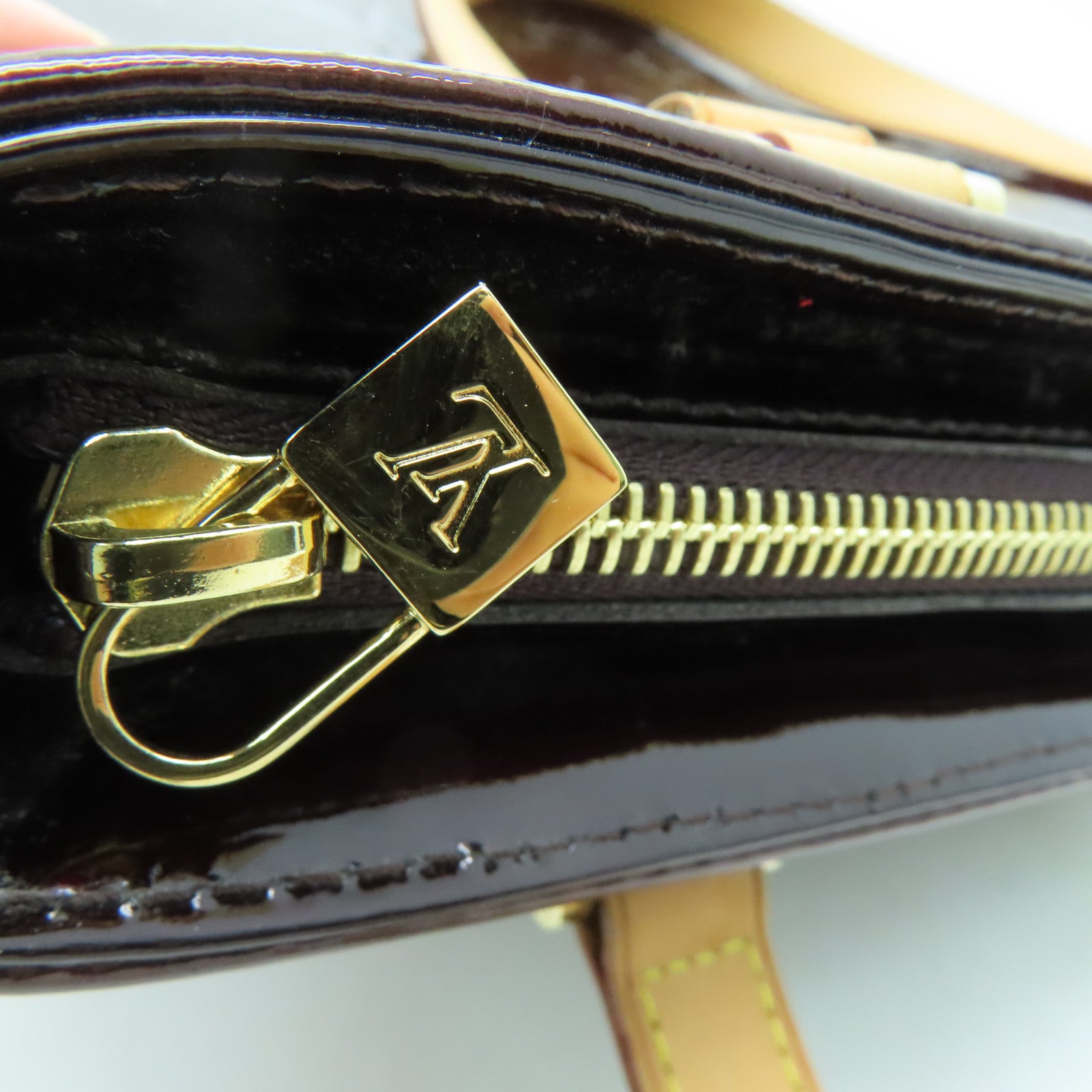 LOUIS VUITTON Monogram Vernis Houston gold buckle handle bag purple