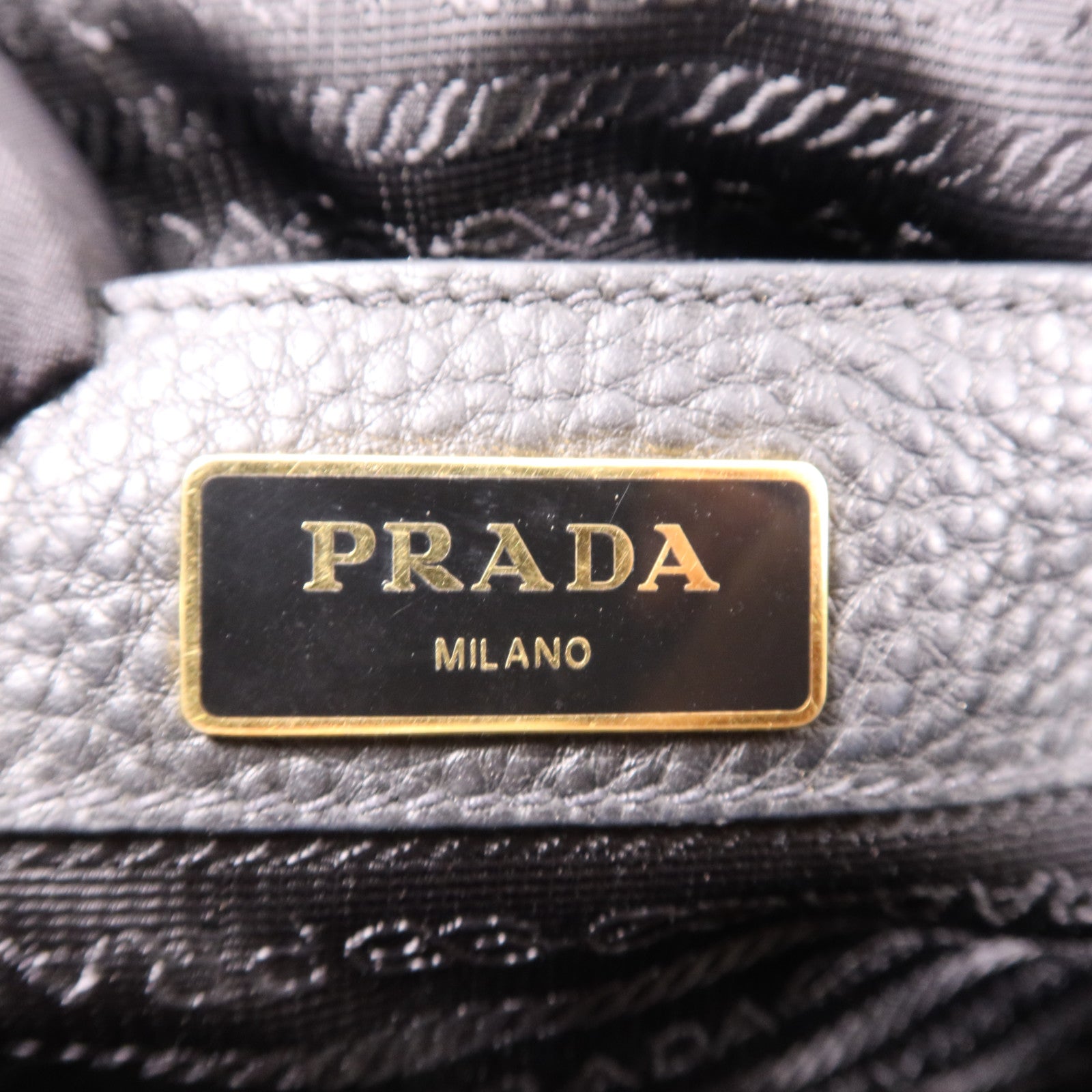 PRADA 牛皮皮革Shoulder Bag金扣肩背袋
