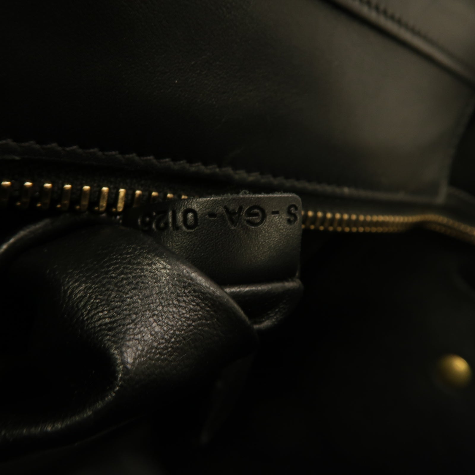 CELINE 牛皮皮革Mirco Luggage金扣手挽袋米色/黑色/藍色