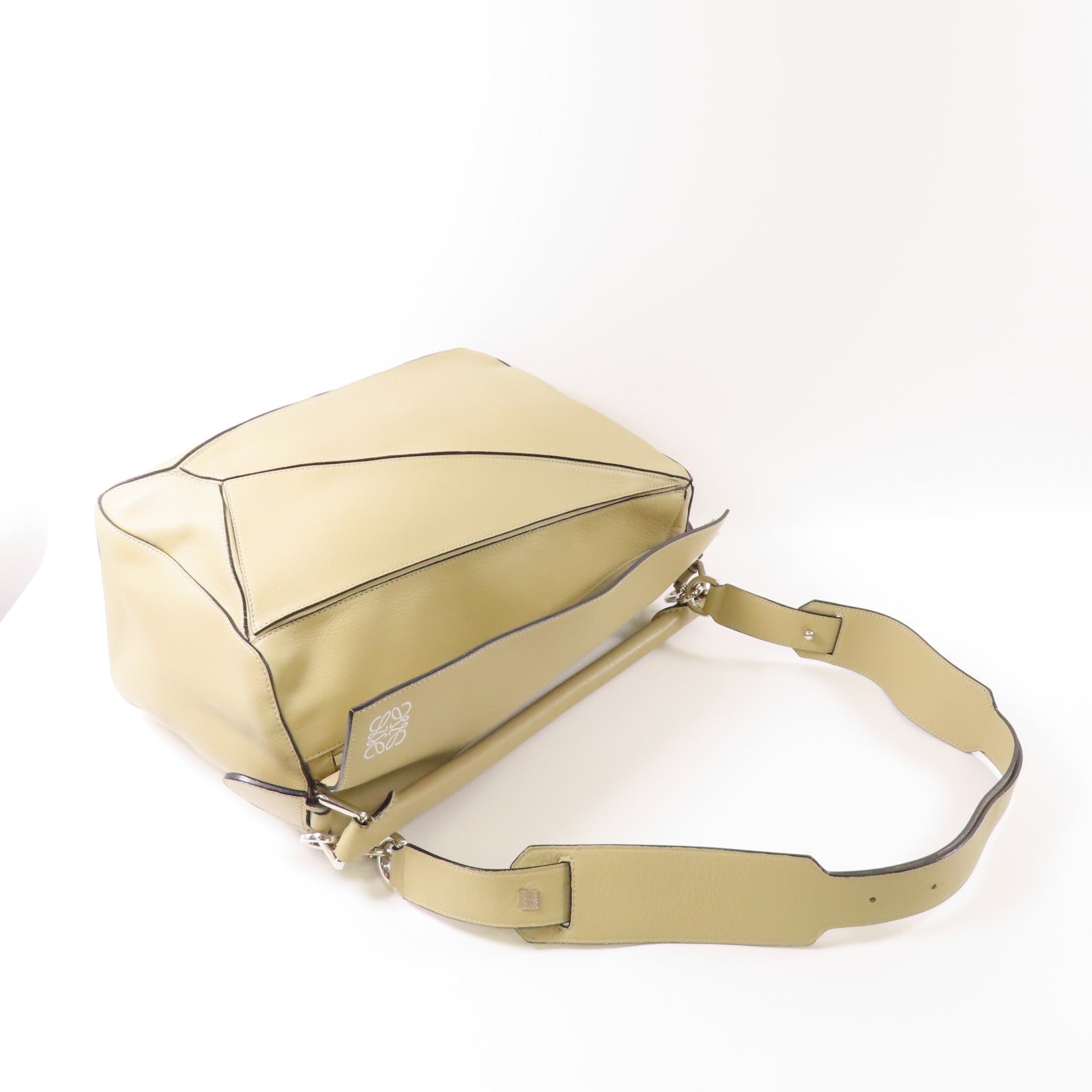 LOEWE 牛皮皮革Puzzle Large銀扣手挽肩背兩用袋