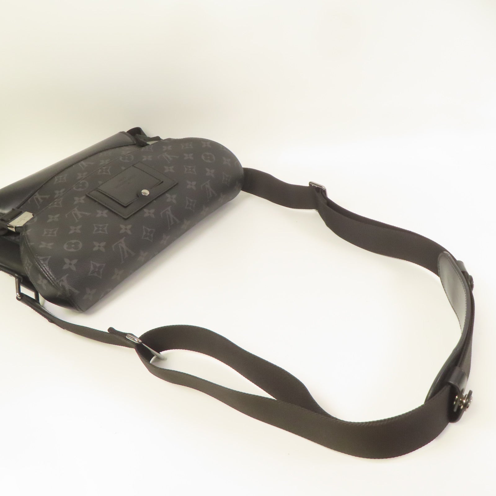 LOUIS VUITTON Monogram Eclipse Messenger PM Voyager銀扣肩背袋黑色