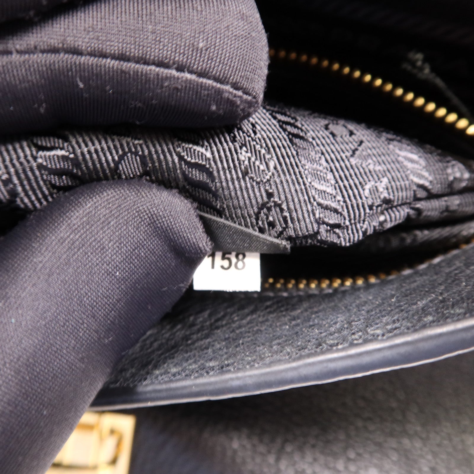 PRADA 牛皮皮革Shoulder Bag金扣肩背袋