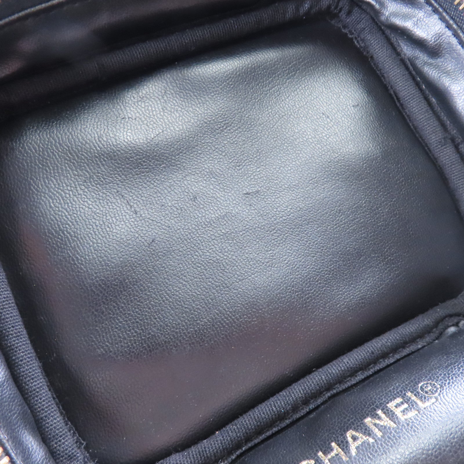 CHANEL 牛皮皮革Vanity金扣手挽袋