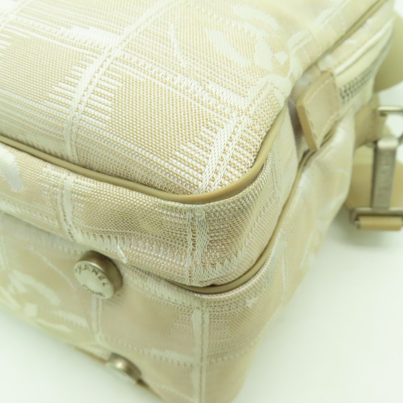 CHANEL 【清倉大減價】尼龍New Travel Line 銀扣手挽肩背兩用袋米色