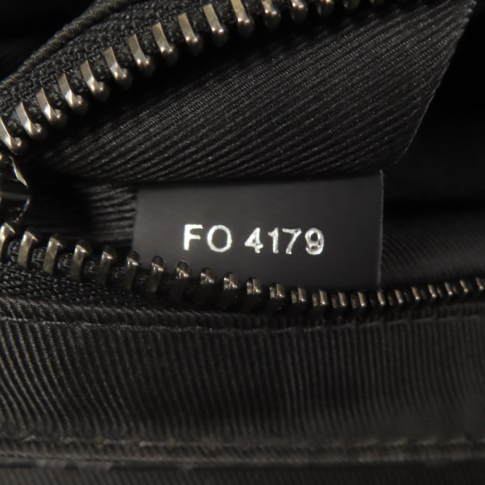 LOUIS VUITTON Monogram Eclipse Messenger PM Voyager銀扣肩背袋黑色