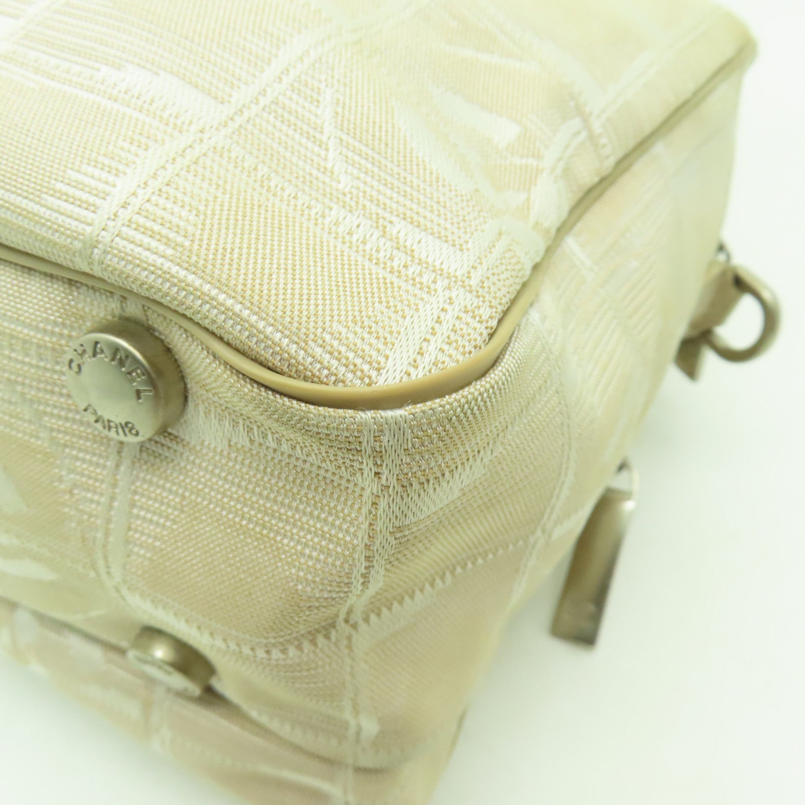 CHANEL 【清倉大減價】尼龍New Travel Line 銀扣手挽肩背兩用袋米色