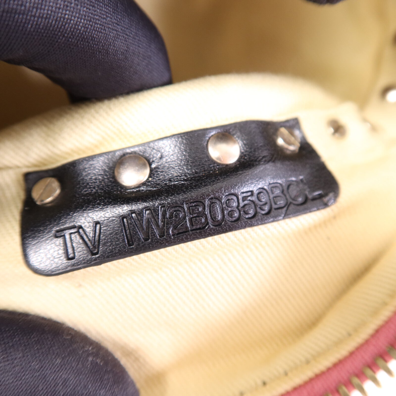 Valentino 牛皮皮革Rockstud Mini Backpack金扣背包