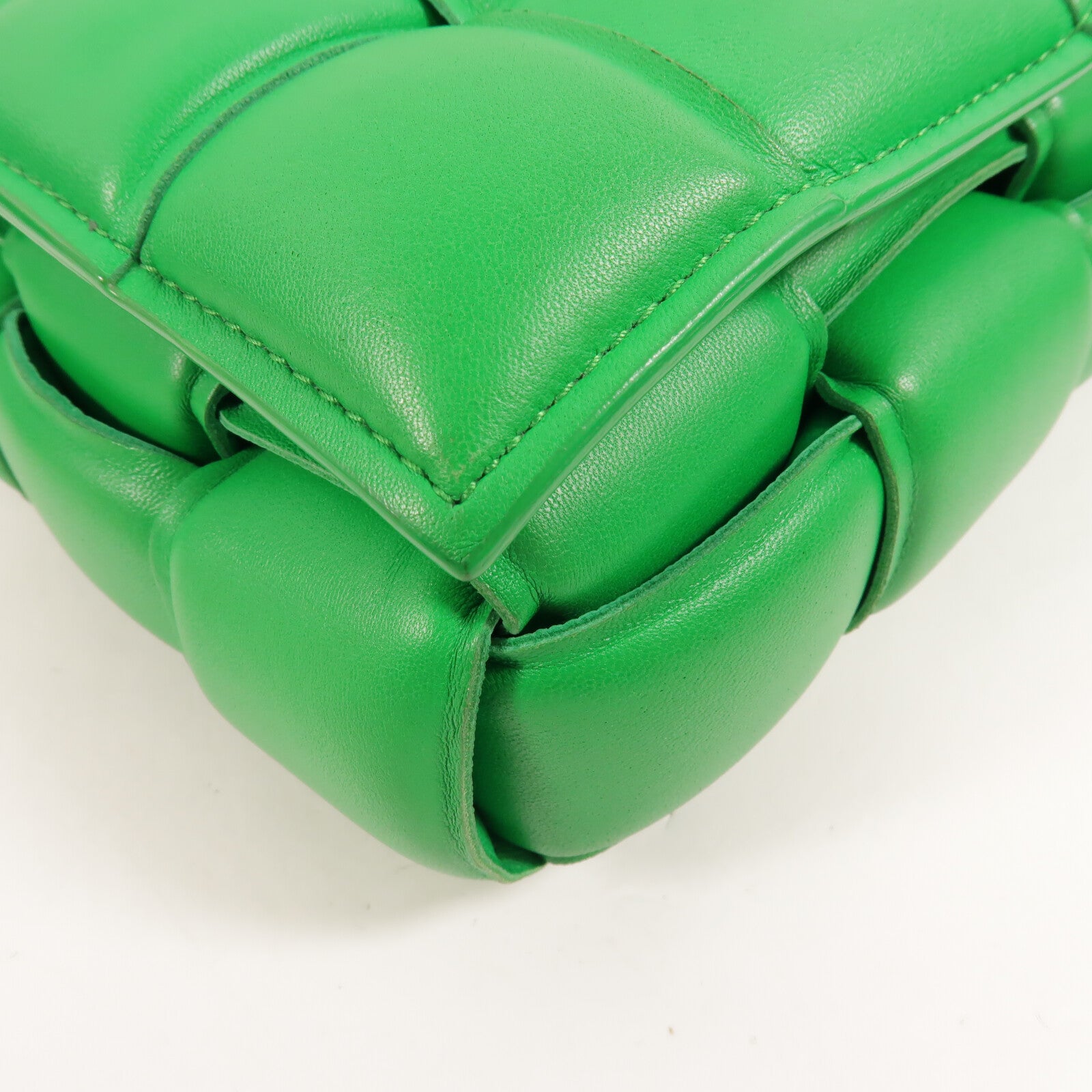 BOTTEGA VENETA 羊皮皮革Padded Cassette肩背袋