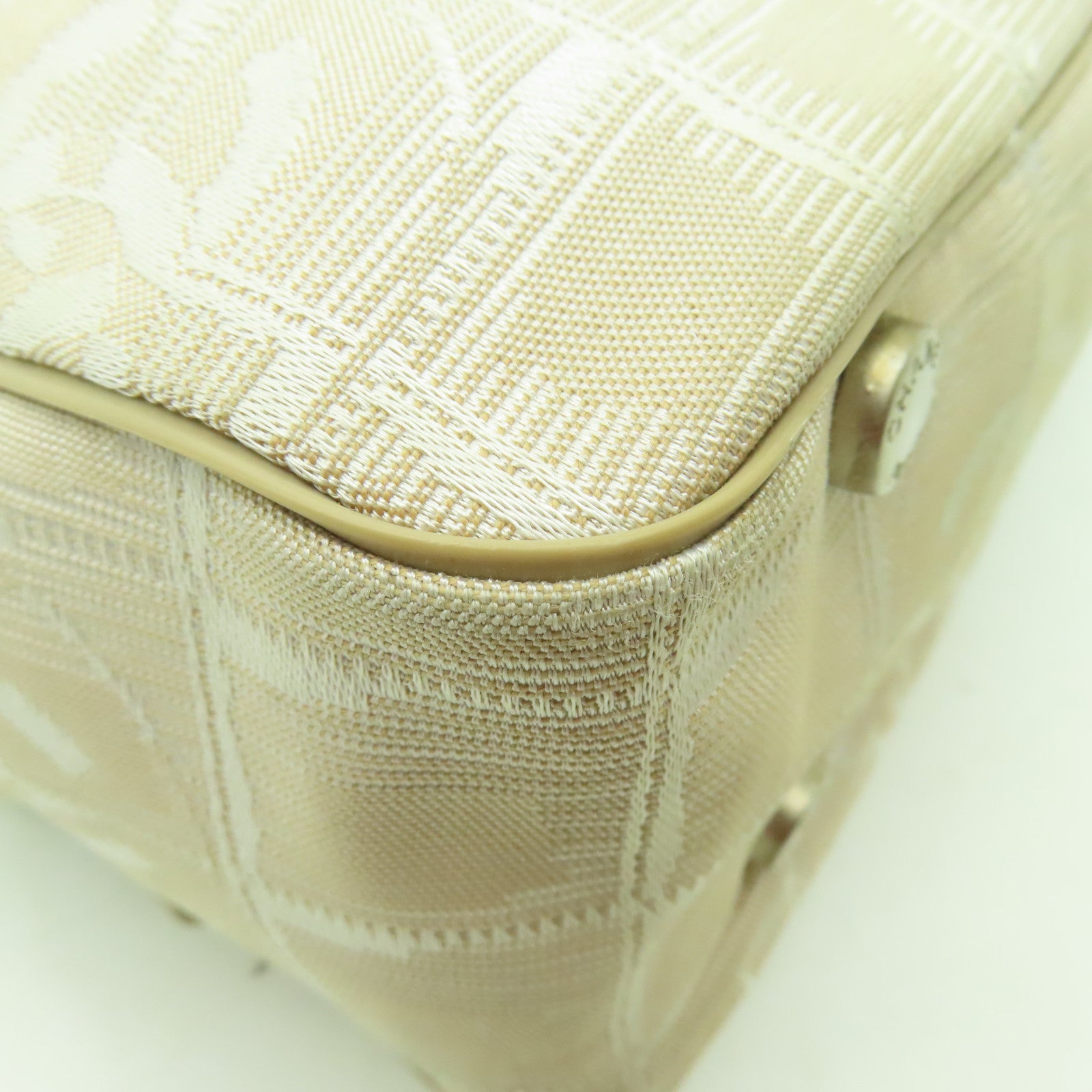 CHANEL 【清倉大減價】尼龍New Travel Line 銀扣手挽肩背兩用袋米色