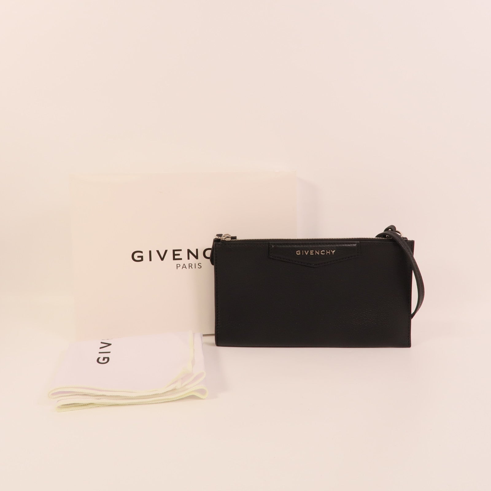 GIVENCHY 山羊皮革Antigona Crossbody Bag肩背袋