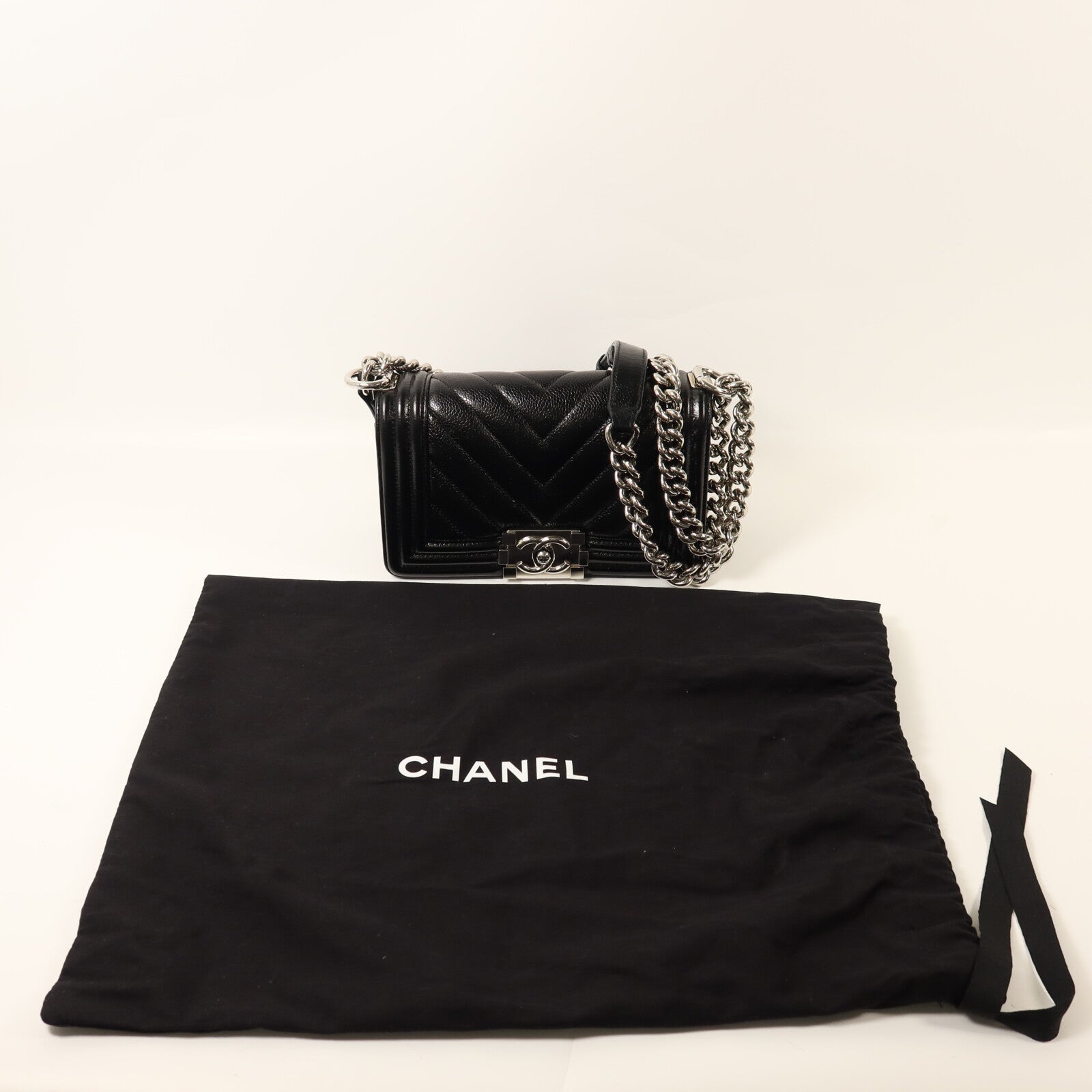 CHANEL 牛皮皮革Boy 20銀扣鏈帶肩背袋