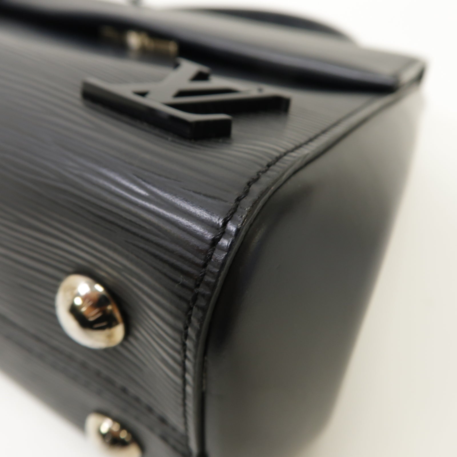 LOUIS VUITTON Epi皮革Cluny BB Shoulder Bag銀扣肩背袋黑色