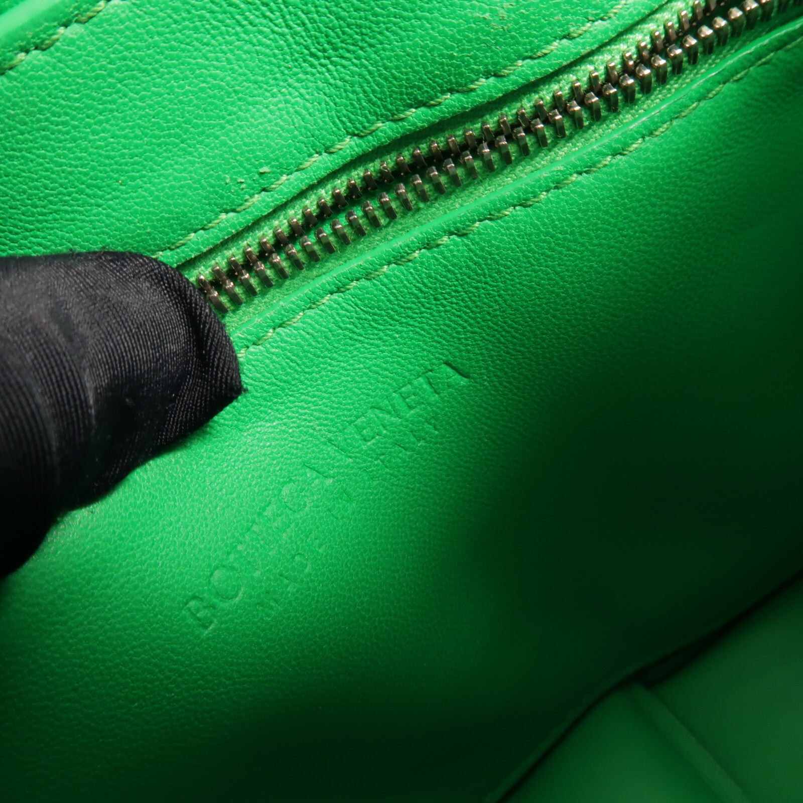 BOTTEGA VENETA 羊皮皮革Padded Cassette肩背袋