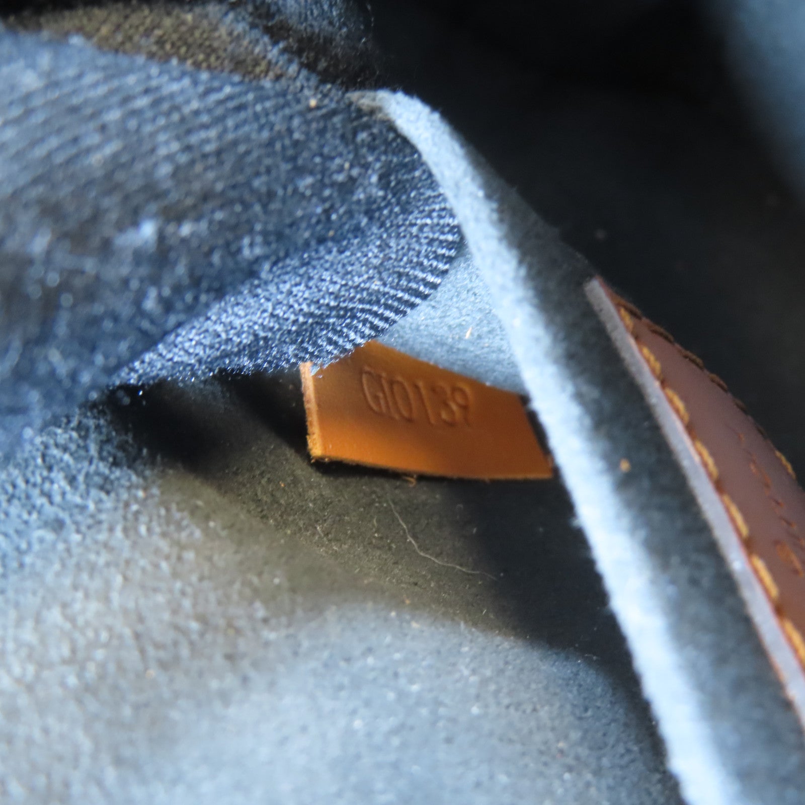 LOUIS VUITTON 牛皮皮革Dauphine金扣肩背袋啡色/白色/紫色