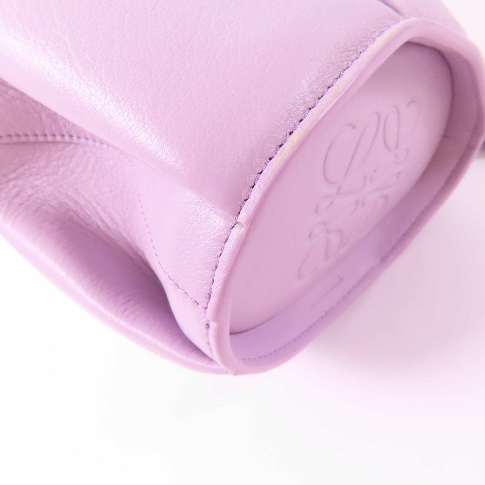LOEWE 牛皮皮革Elephant Bag金扣肩背袋
