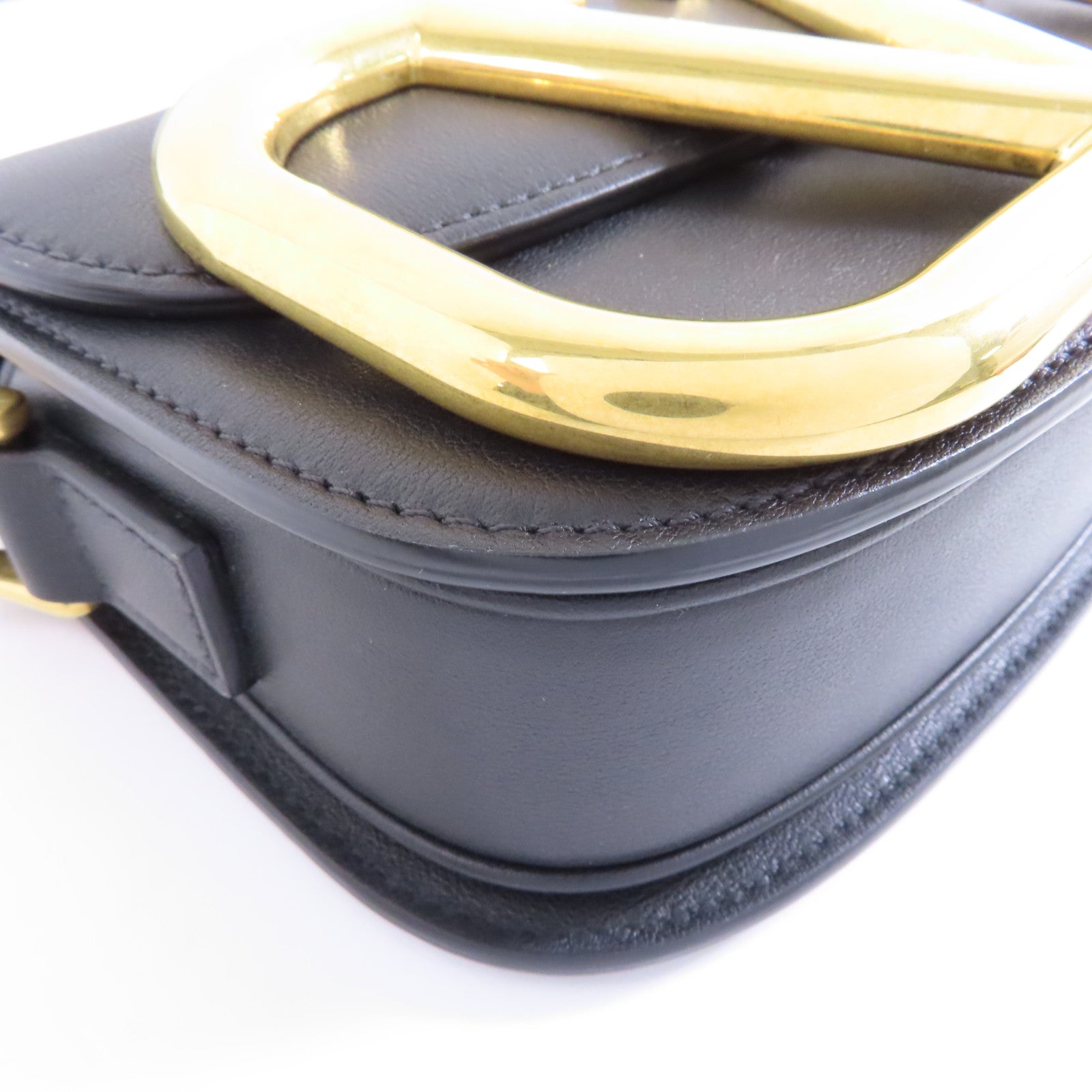 Valentino 【激減優惠】牛皮皮革Garavani Supervee金扣肩背袋黑色