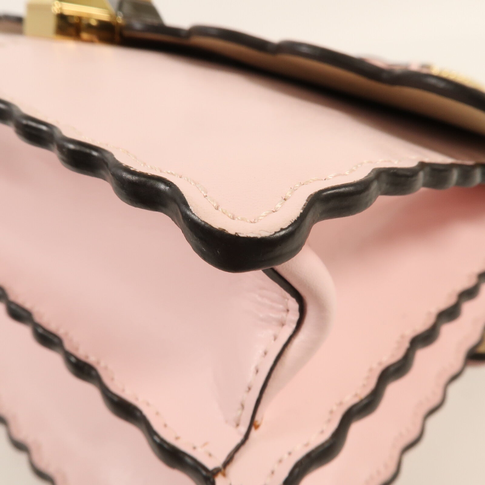 FENDI 牛皮皮革KAN I金扣鏈帶肩背袋