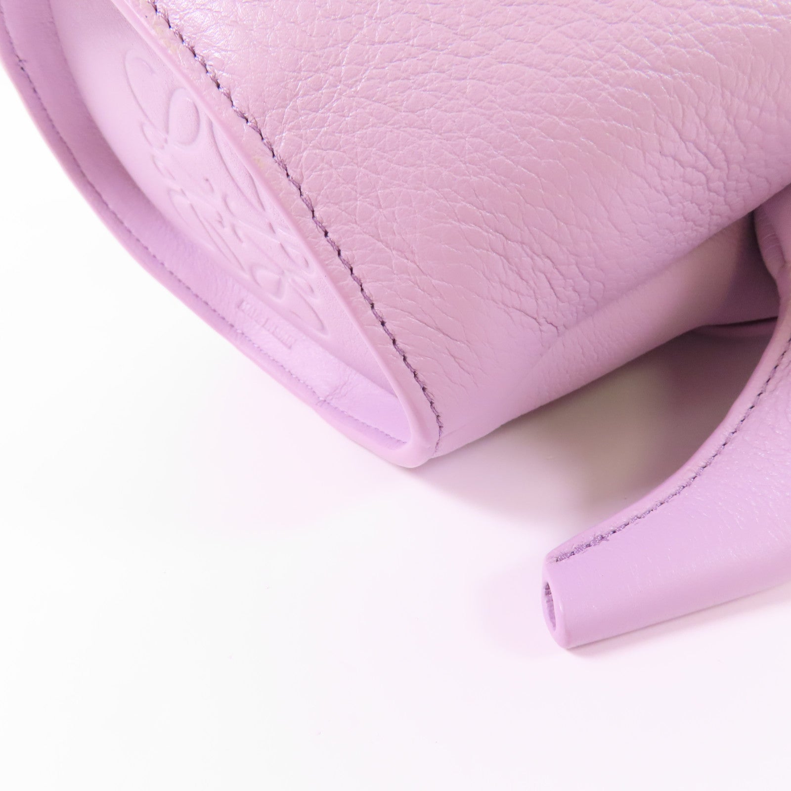 LOEWE 牛皮皮革Elephant Bag金扣肩背袋