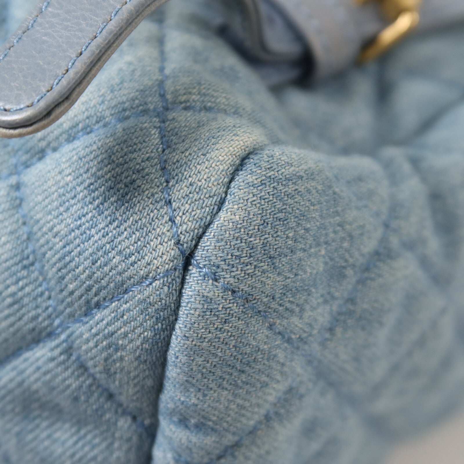 CHANEL 牛仔布Backpack鏈帶背包