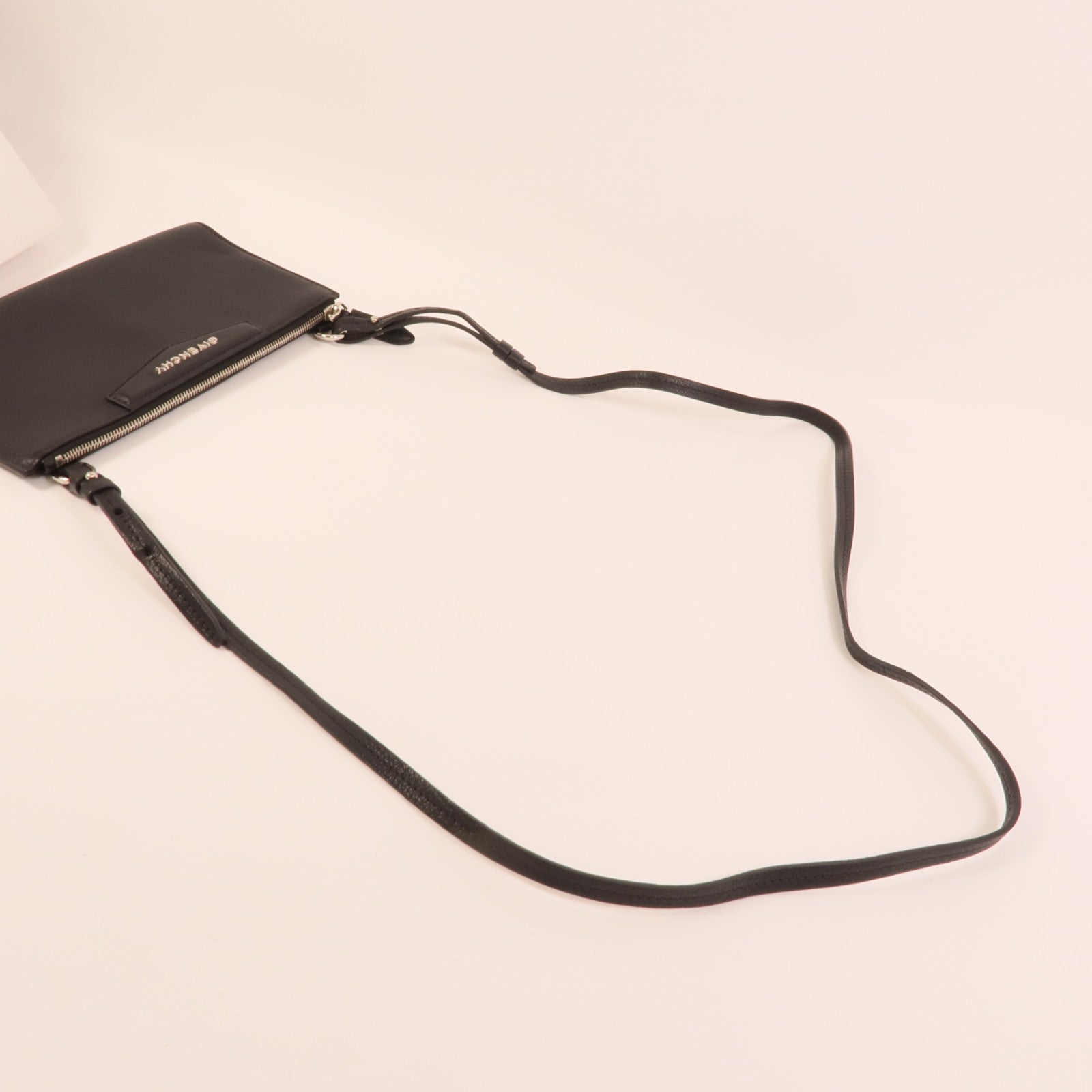GIVENCHY 山羊皮革Antigona Crossbody Bag肩背袋