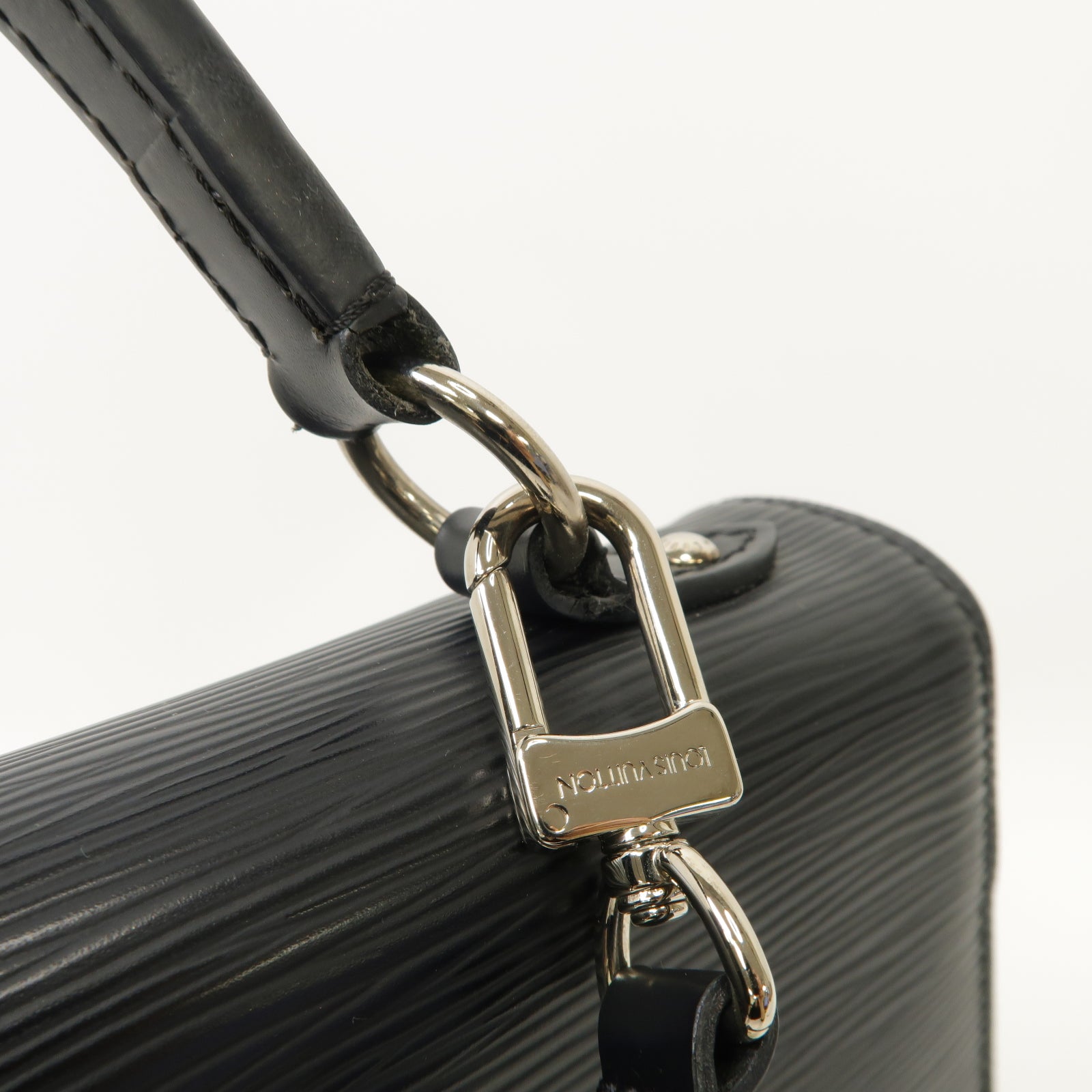 LOUIS VUITTON Epi皮革Cluny BB Shoulder Bag銀扣肩背袋黑色