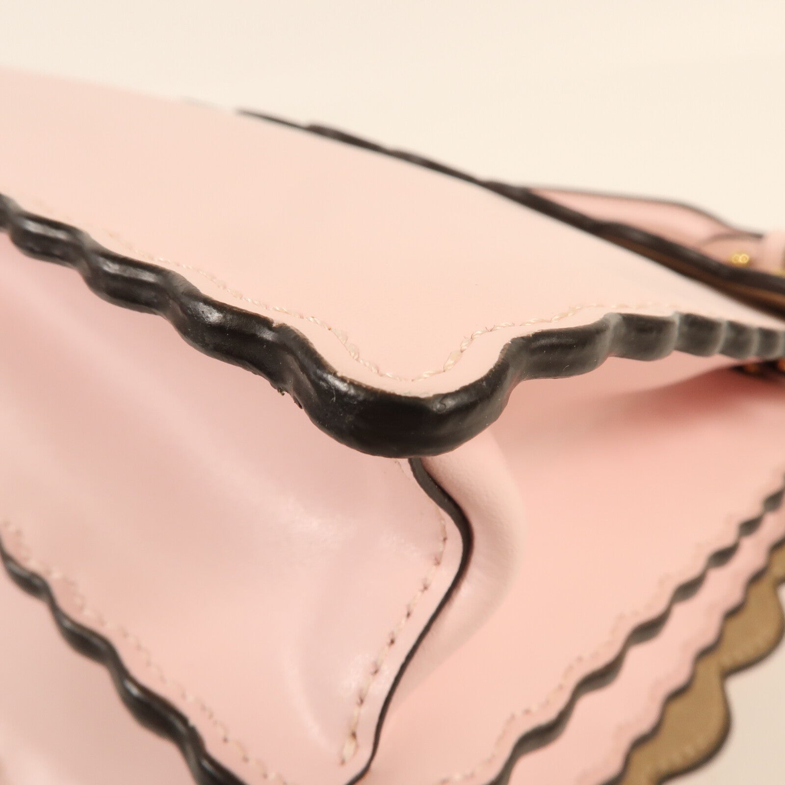 FENDI 牛皮皮革KAN I金扣鏈帶肩背袋