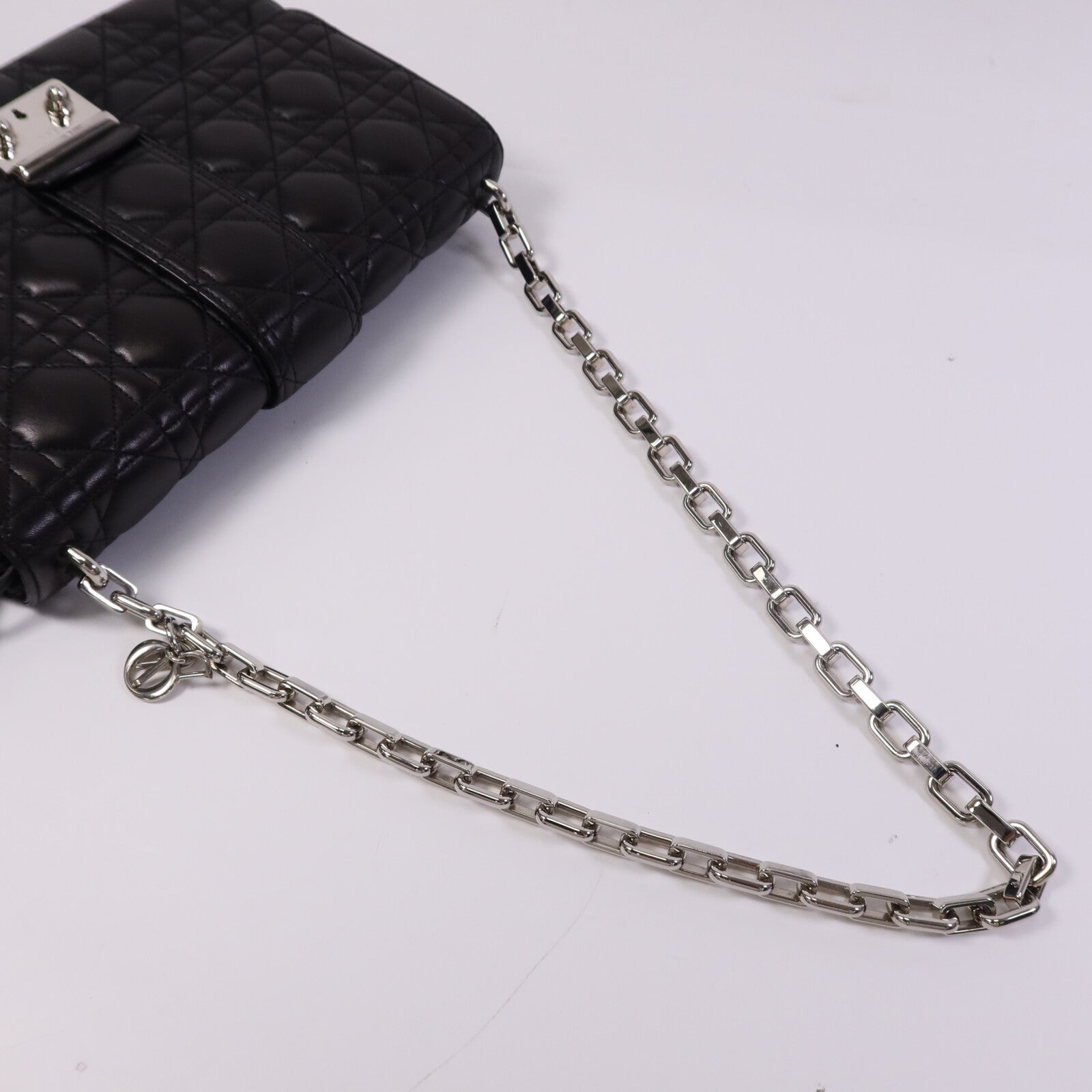 Dior 羊皮皮革Miss Dior銀扣鏈帶肩背袋