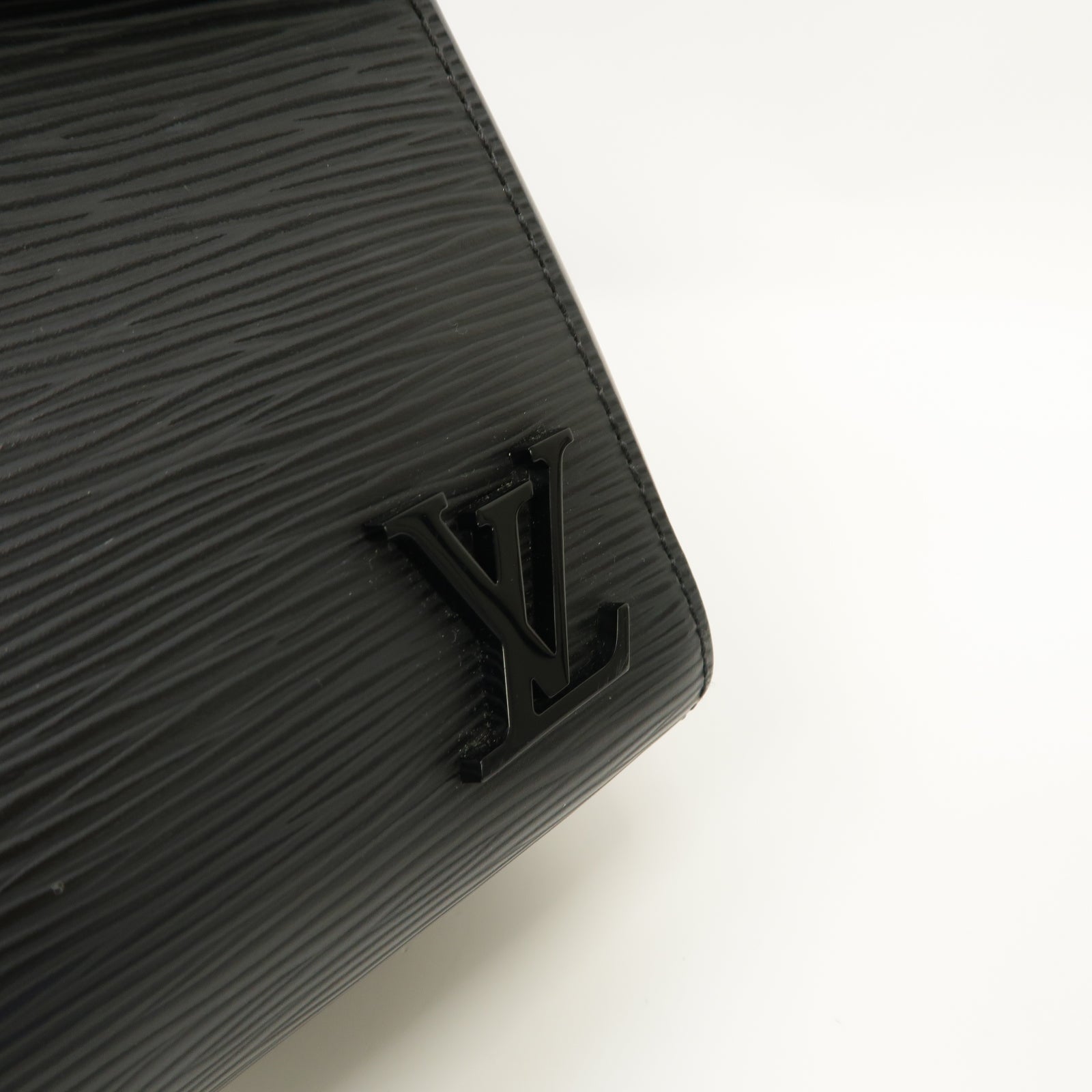 LOUIS VUITTON Epi皮革Cluny BB Shoulder Bag銀扣肩背袋黑色