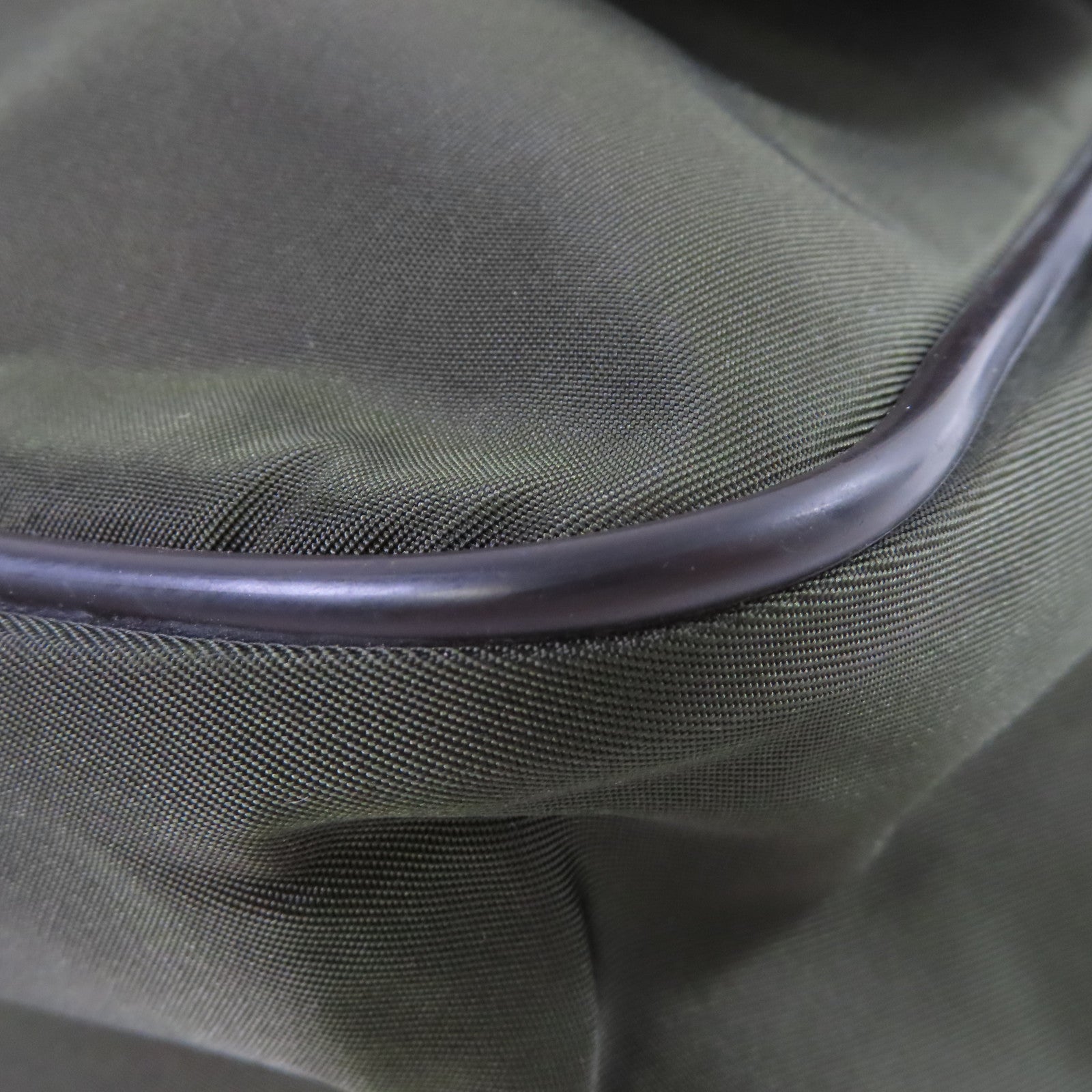 PRADA 尼龍Messenger Bag銀扣肩背袋軍綠色