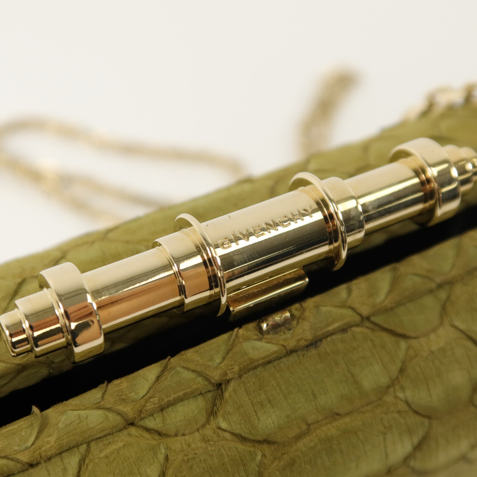 GIVENCHY 蛇皮皮革Clutch With Chain鏈帶肩背袋
