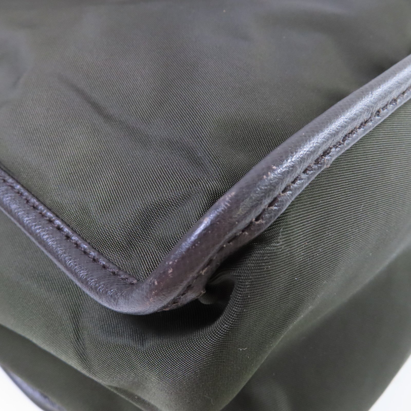 PRADA 尼龍Messenger Bag銀扣肩背袋軍綠色