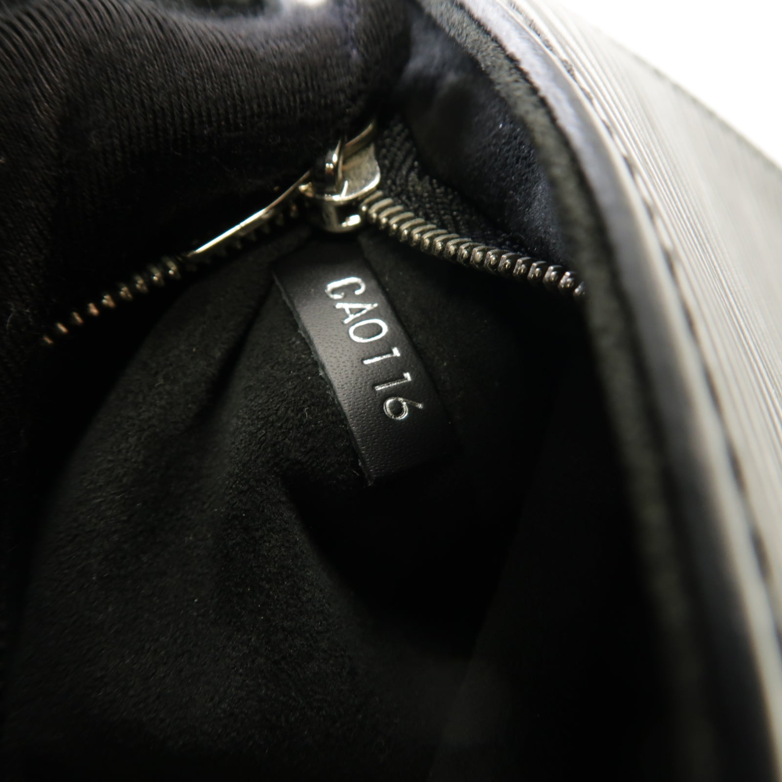 LOUIS VUITTON Epi皮革Cluny BB Shoulder Bag銀扣肩背袋黑色