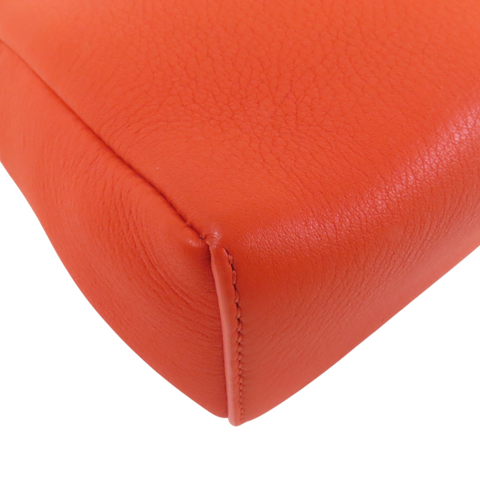 Loro Piana 牛皮皮革Extra Clutch L19金扣手挽袋