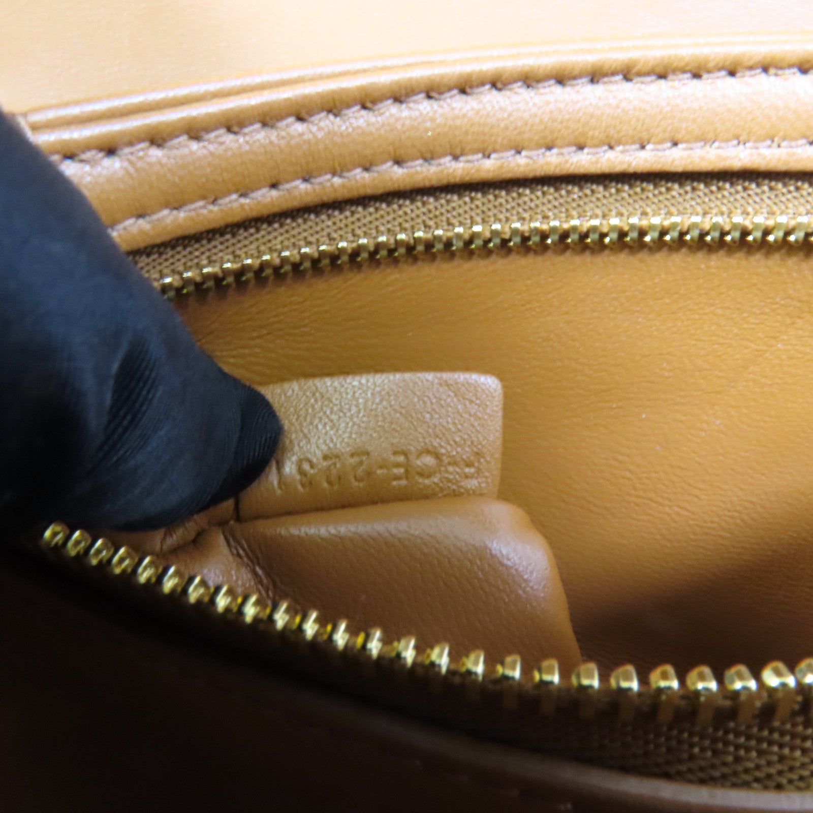 CELINE 塗層帆布/牛皮皮革Classique Triomphe Bag金扣肩背袋