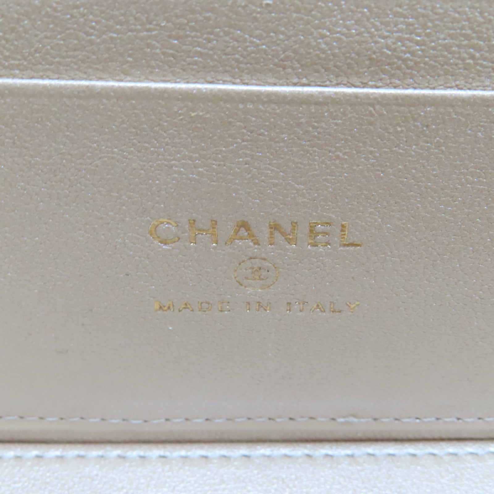 CHANEL 菱格羊皮皮革Vanity金扣鏈帶肩背袋白色