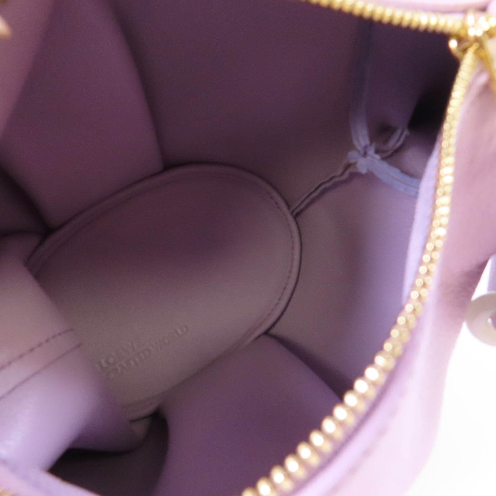 LOEWE 牛皮皮革Elephant Bag金扣肩背袋