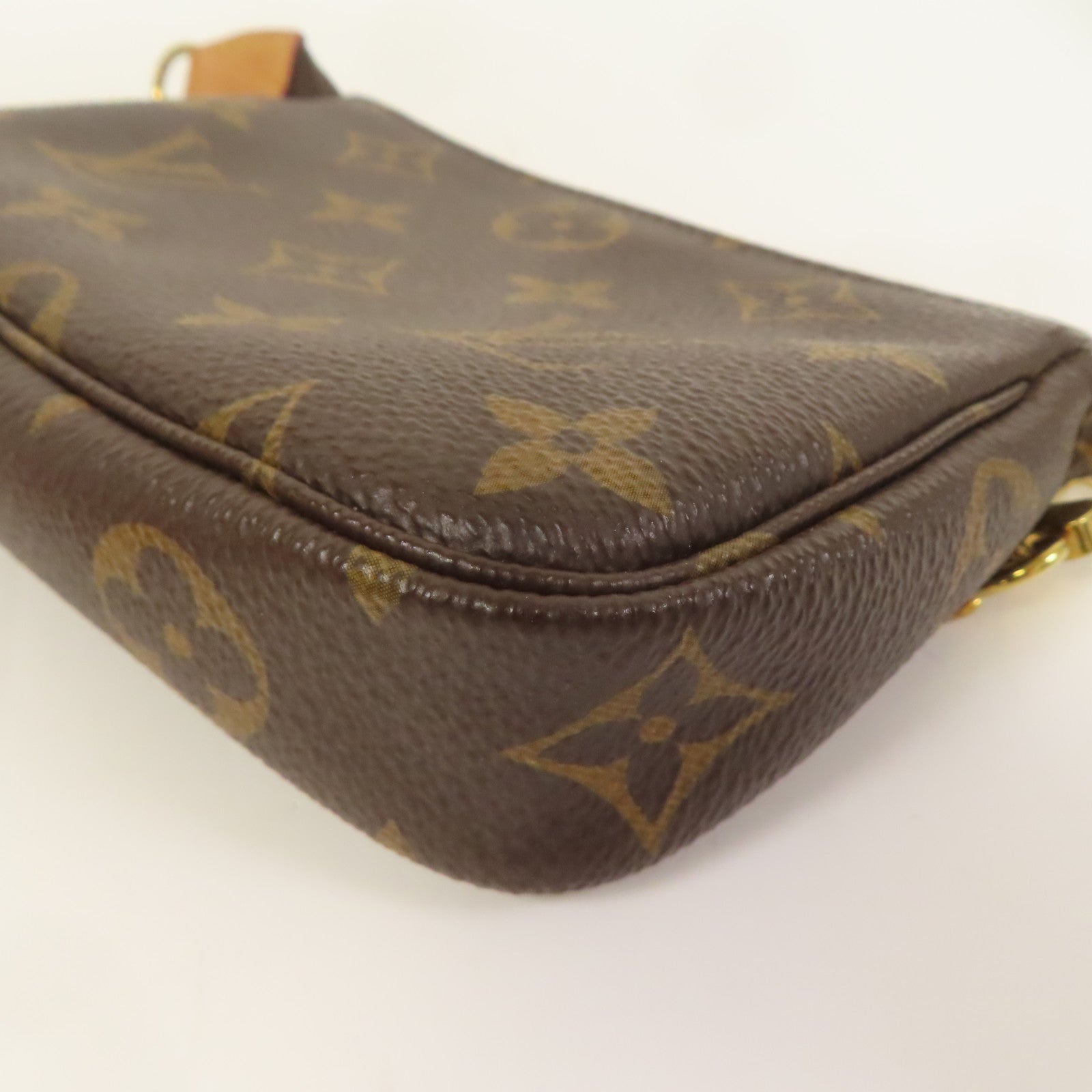 LOUIS VUITTON Monogram Mini Pochette Accessoires金扣手挽袋棕色