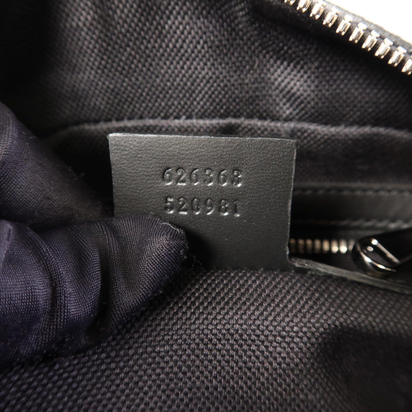 GUCCI 塗層帆布Shoulder Bag銀扣肩背袋