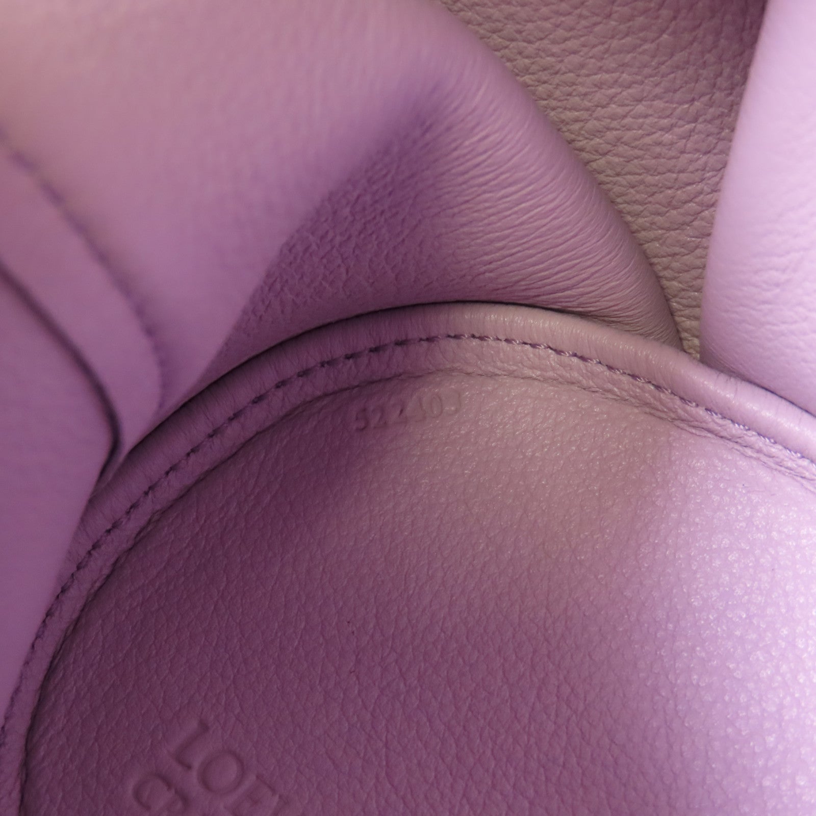 LOEWE 牛皮皮革Elephant Bag金扣肩背袋