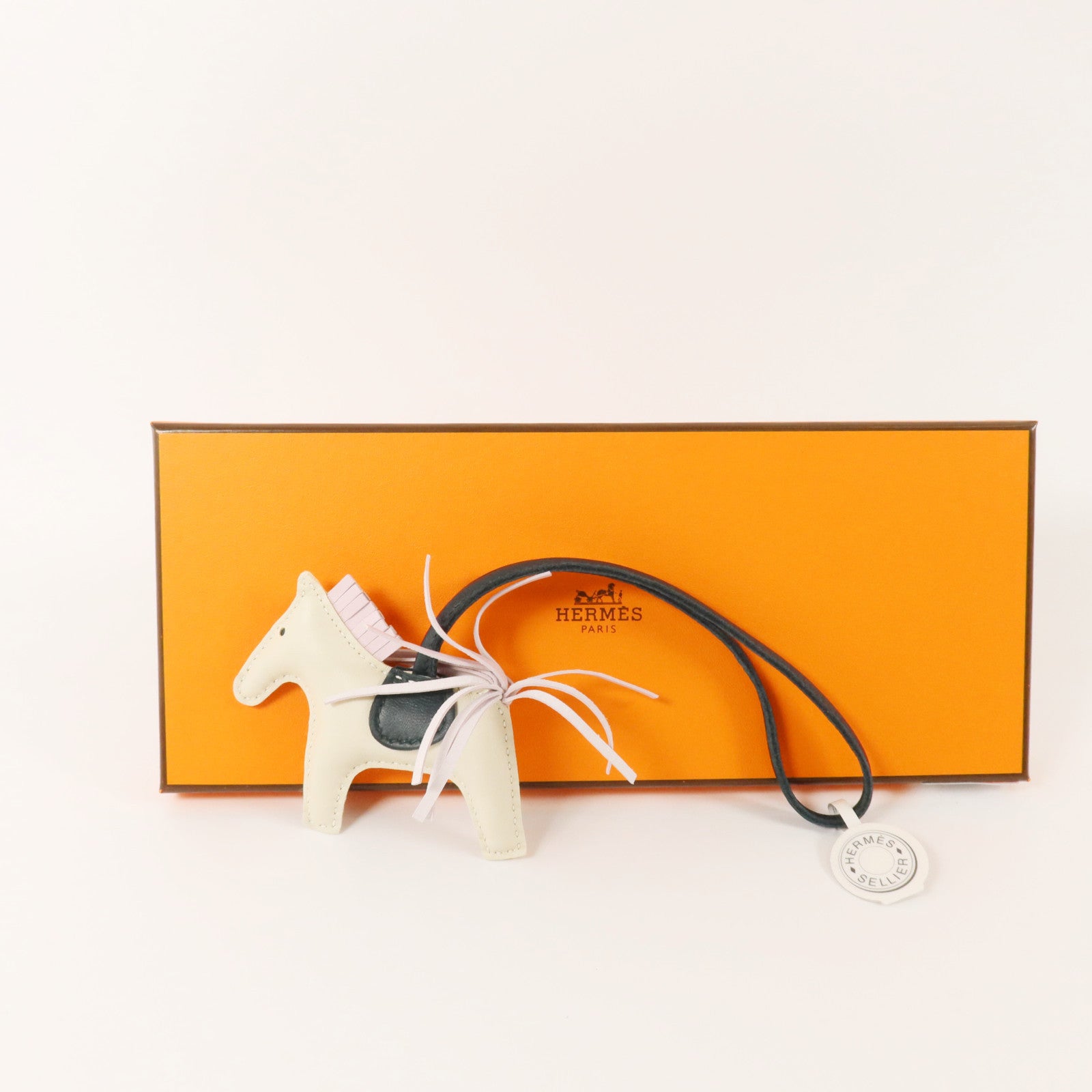 HERMES Milo皮革Rodeo PM掛飾Craie/Mauve Pale/Ver