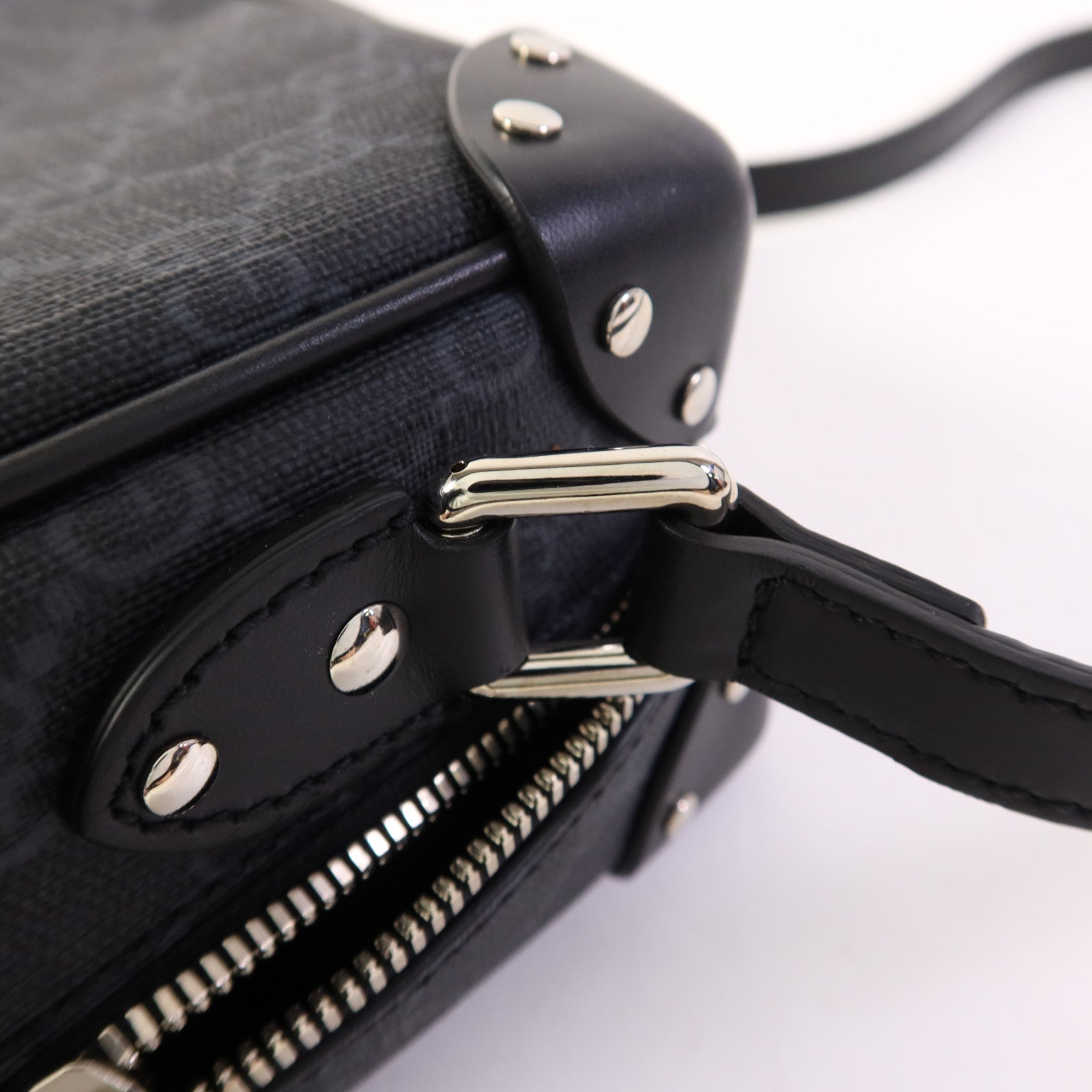 GUCCI 塗層帆布Shoulder Bag銀扣肩背袋