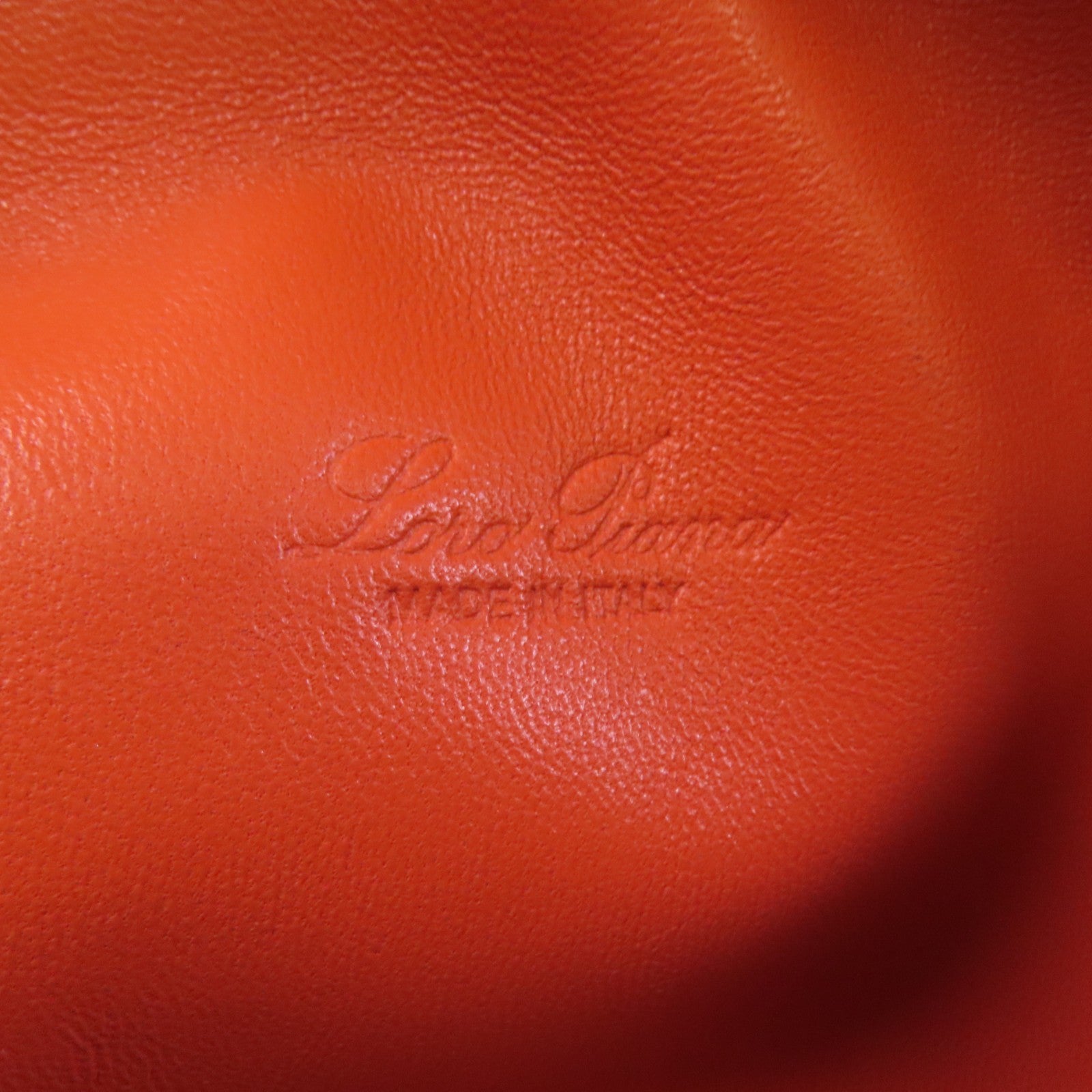 Loro Piana 牛皮皮革Extra Clutch L19金扣手挽袋