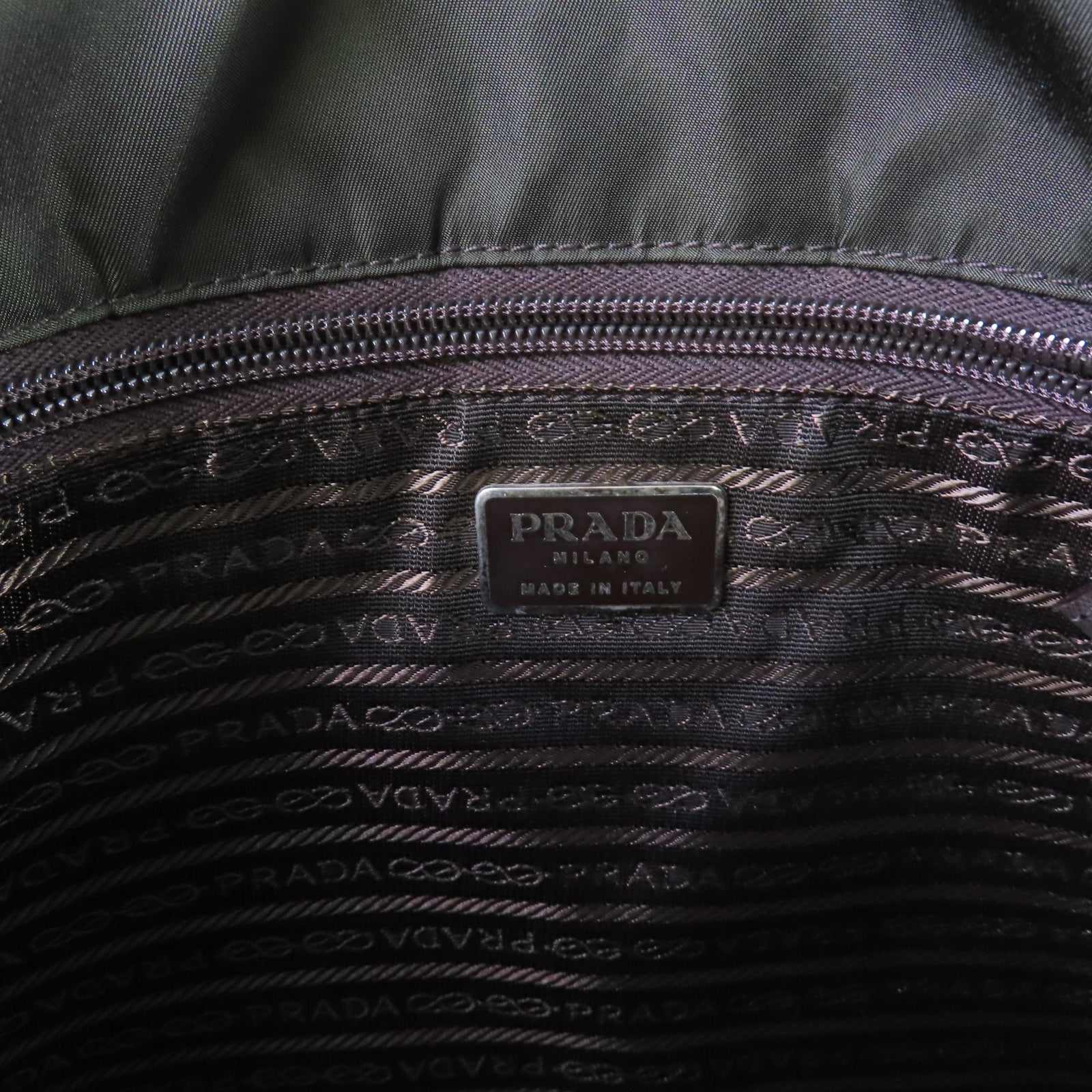 PRADA 尼龍Messenger Bag銀扣肩背袋軍綠色