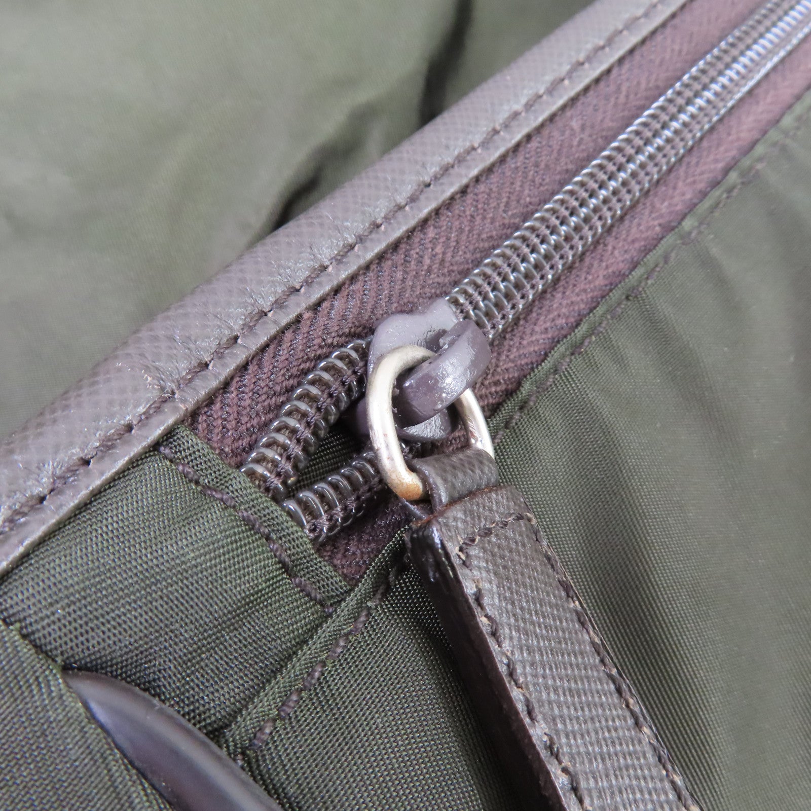 PRADA 尼龍Messenger Bag銀扣肩背袋軍綠色