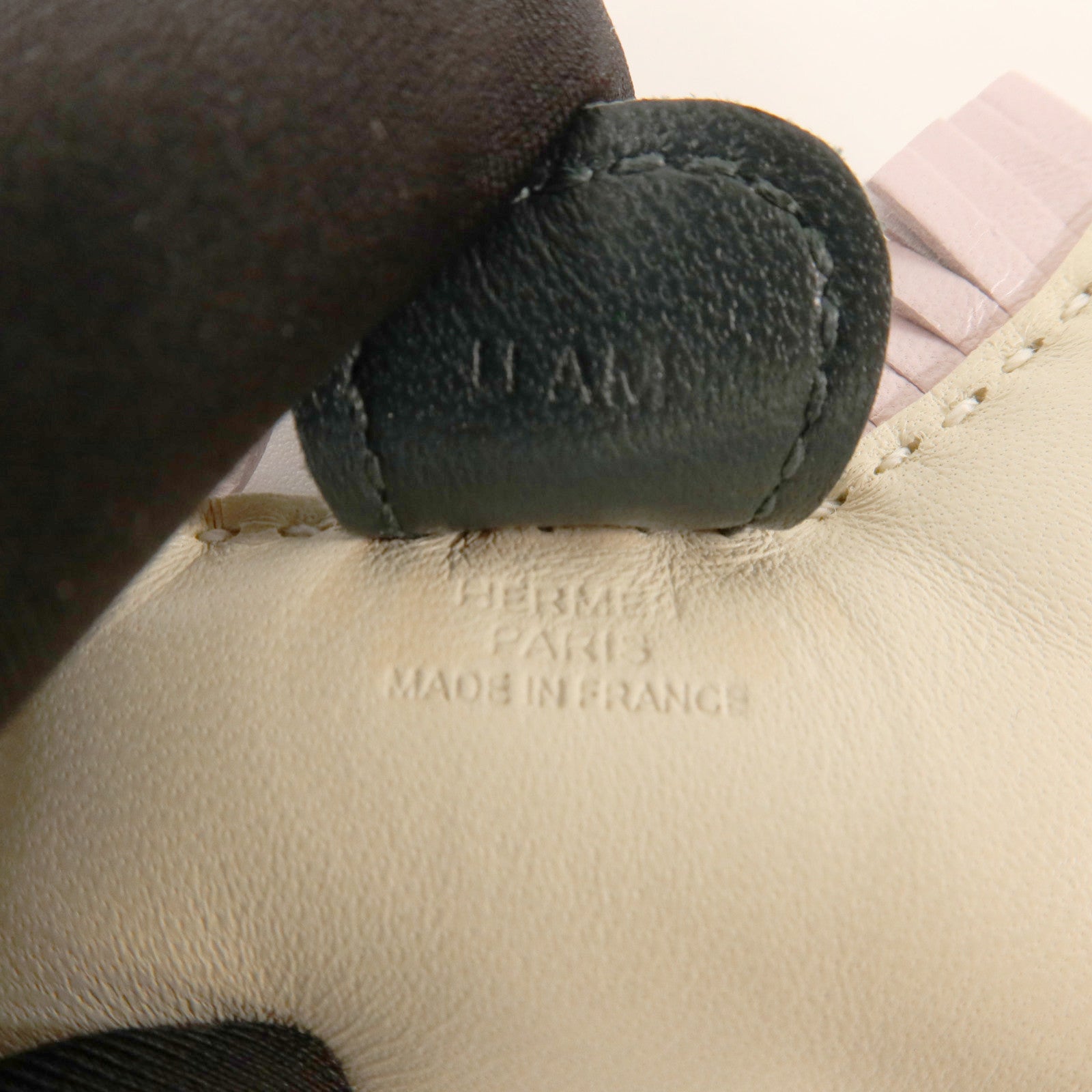 HERMES Milo皮革Rodeo PM掛飾Craie/Mauve Pale/Ver