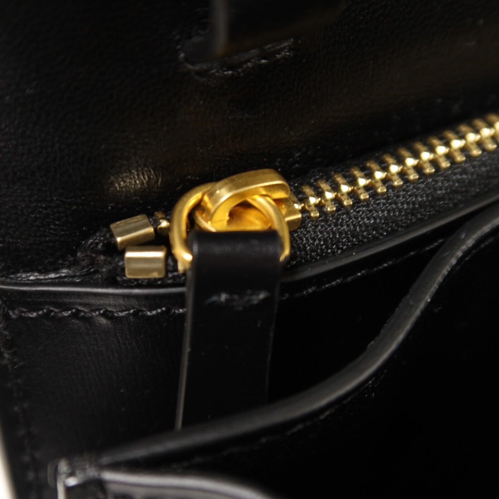 CELINE 牛皮皮革Classic Box Medium肩背袋