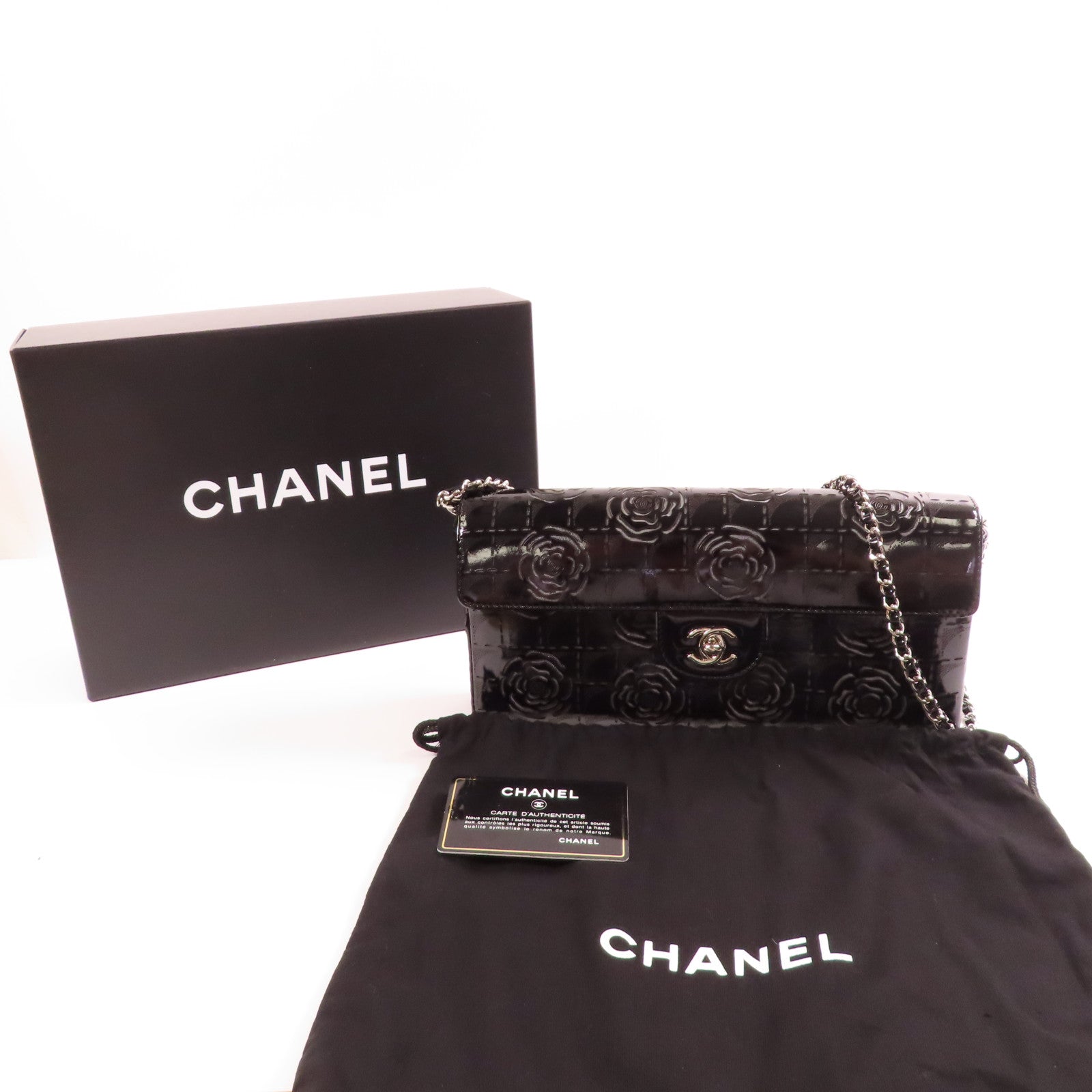 CHANEL 漆皮皮革Camelia Kettentasche Clutch銀扣鏈帶肩背袋